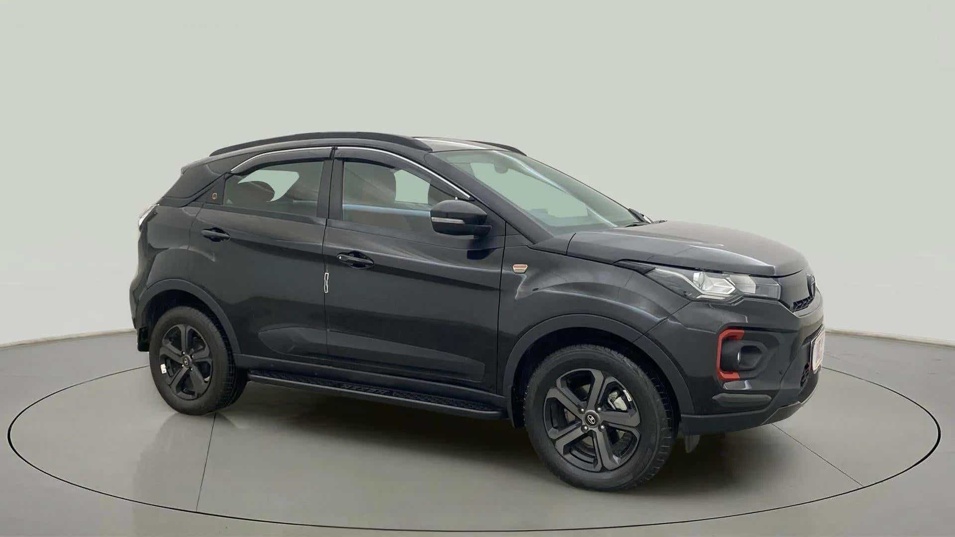 Side view of a Tata Nexon 2017-2023