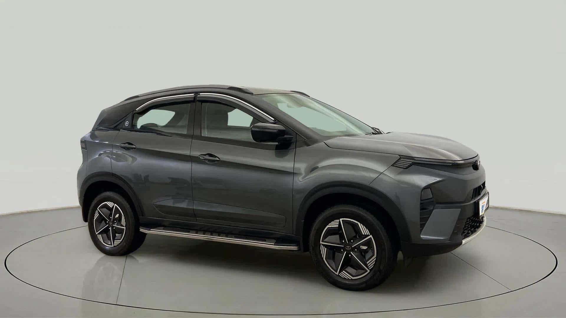Side view of a Tata Nexon 2017-2023