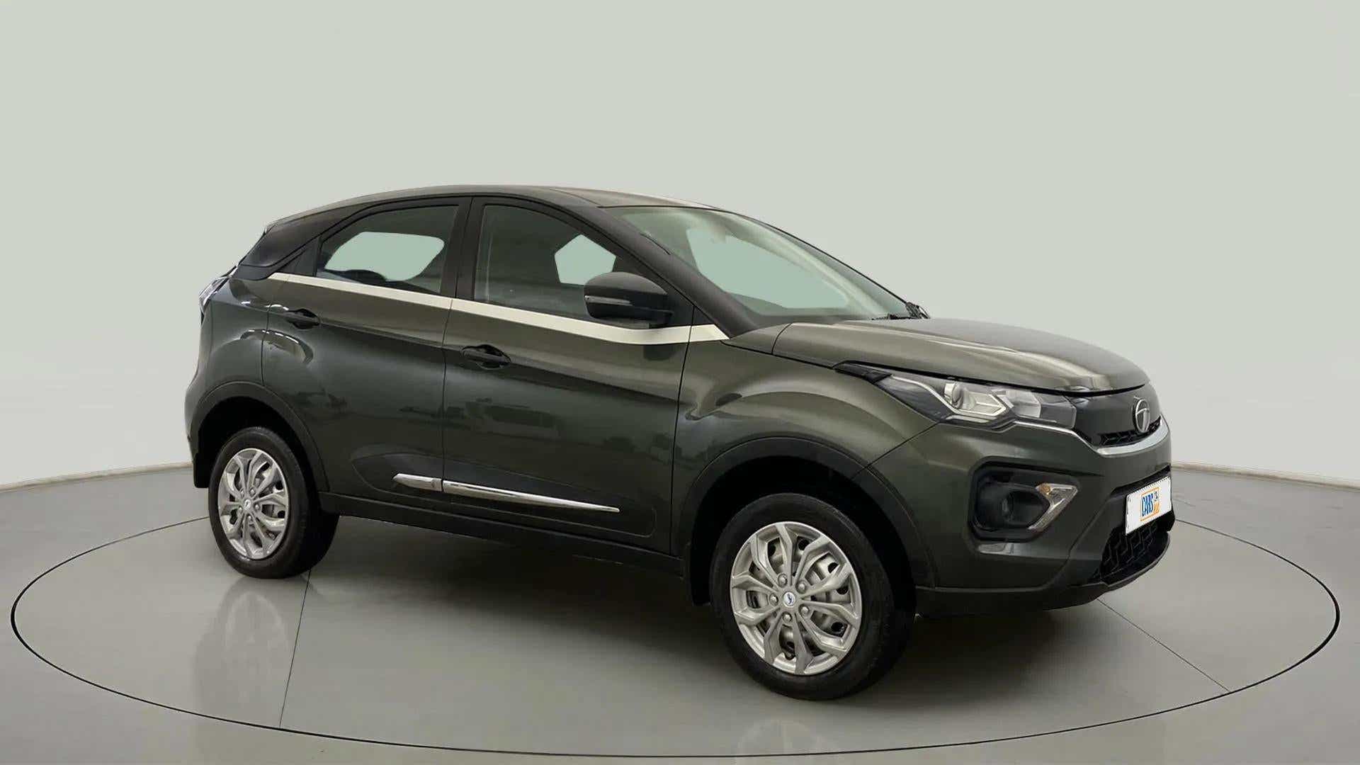 Front three-quarter view of a Tata Nexon 2017-2023
