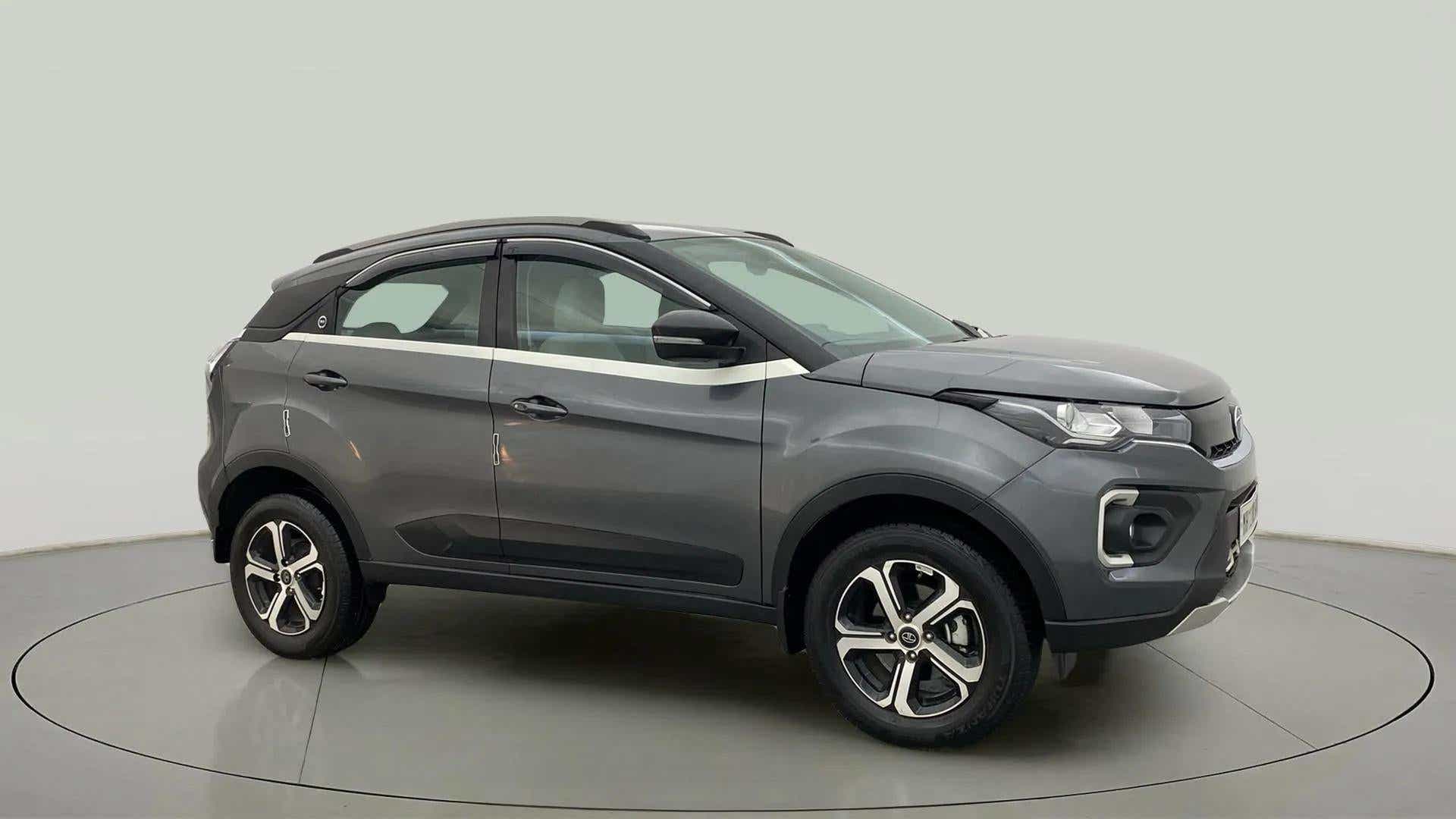 Side view of a Tata Nexon 2017-2023