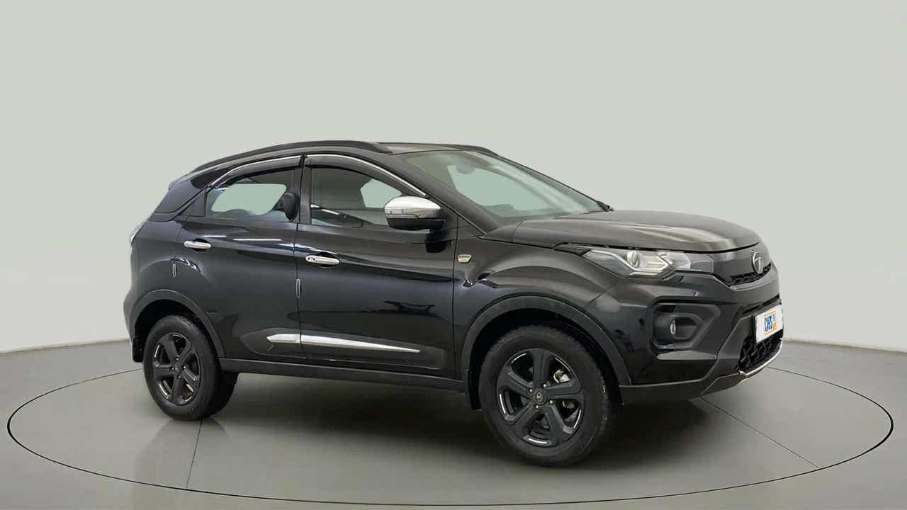 Side view of a Tata Nexon 2017-2023