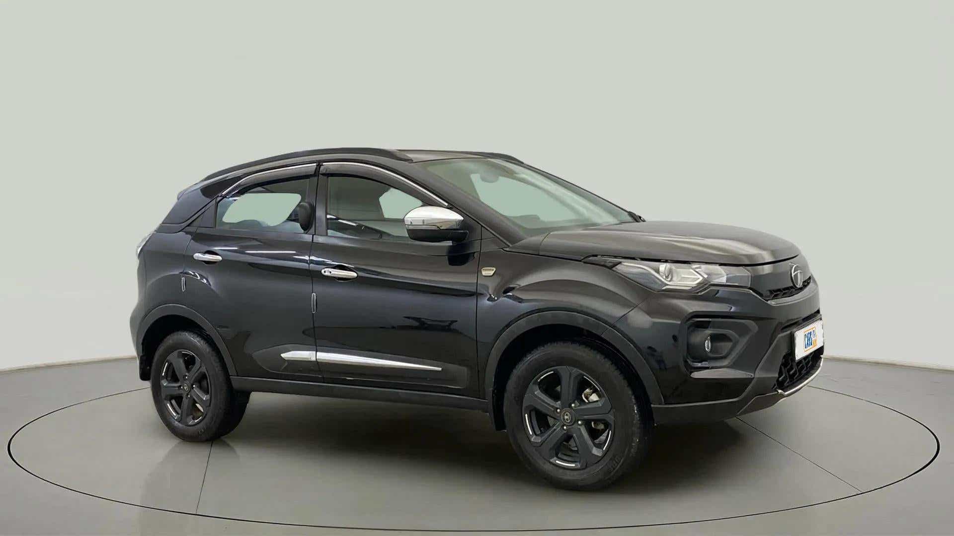 Side view of a Tata Nexon 2017-2023