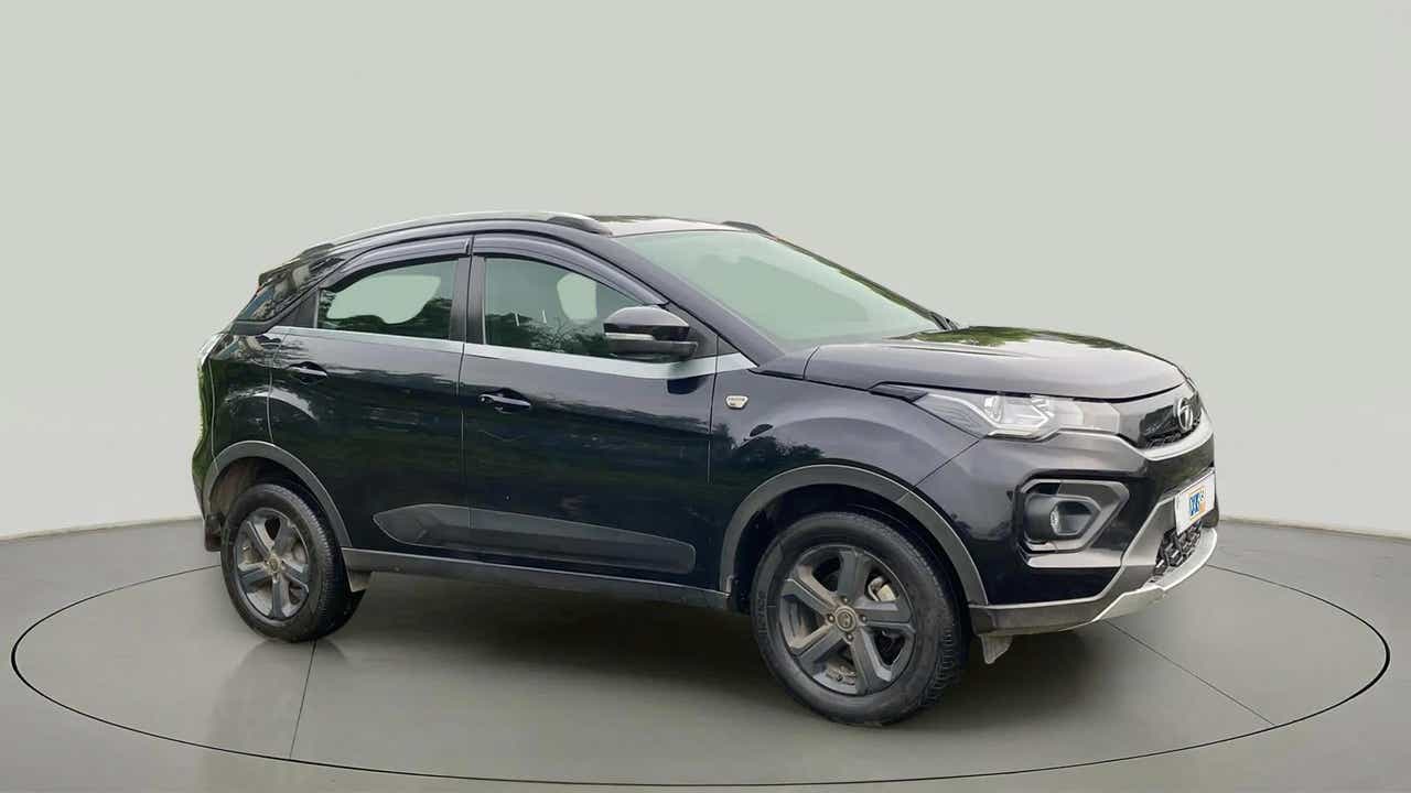 Side view of a Tata Nexon 2017-2023
