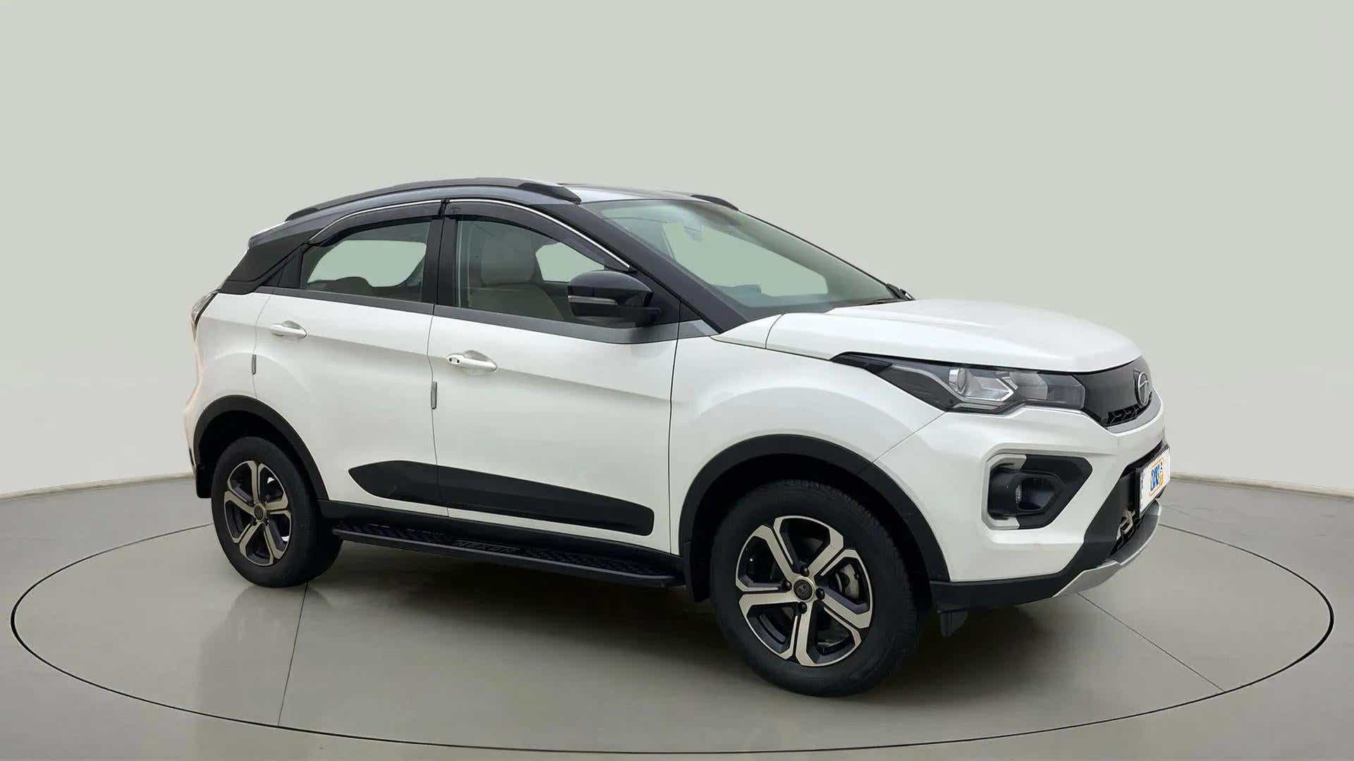 Front three-quarter view of a Tata Nexon 2017-2023