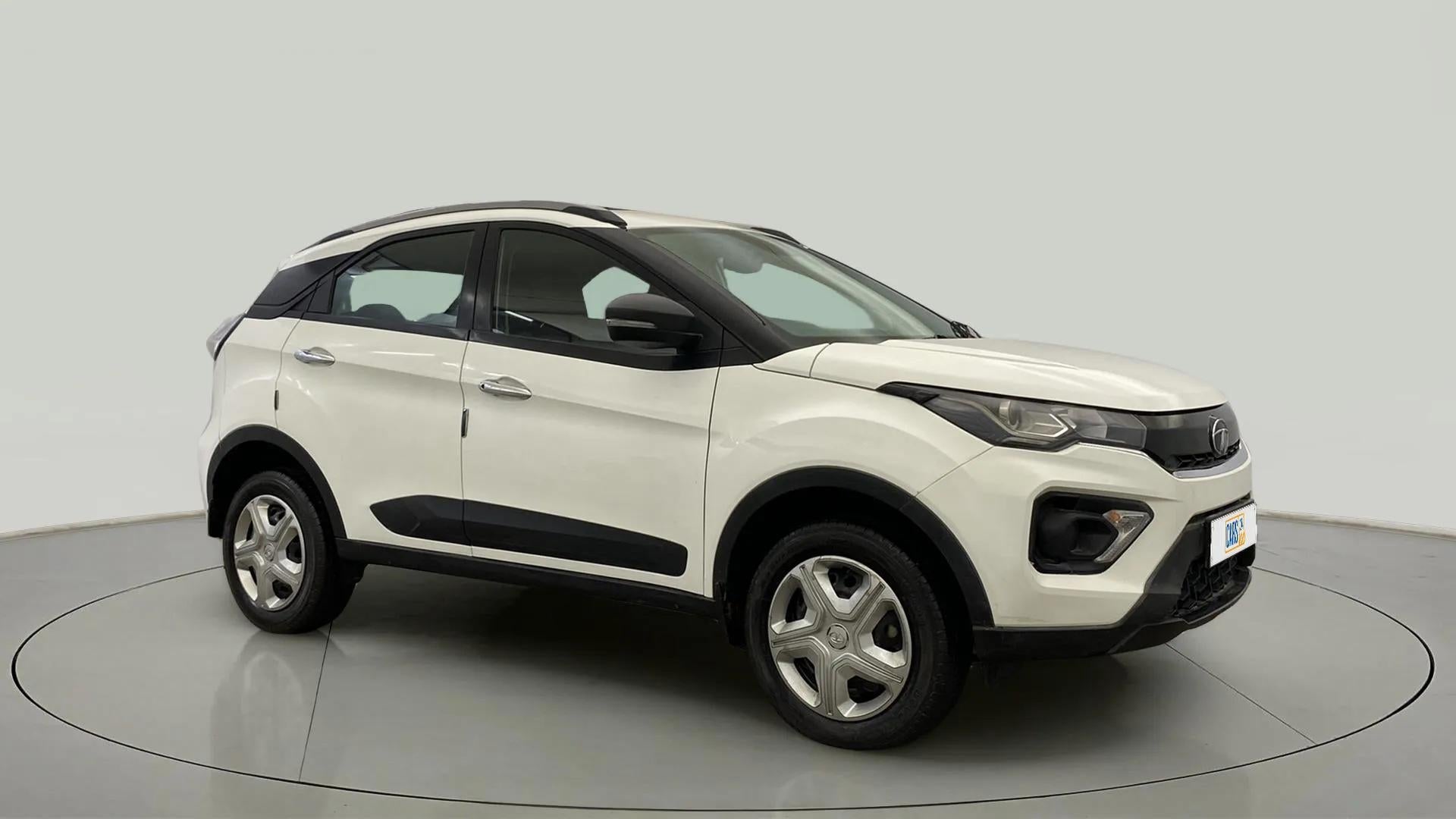 Front three-quarter view of a Tata Nexon 2017-2023
