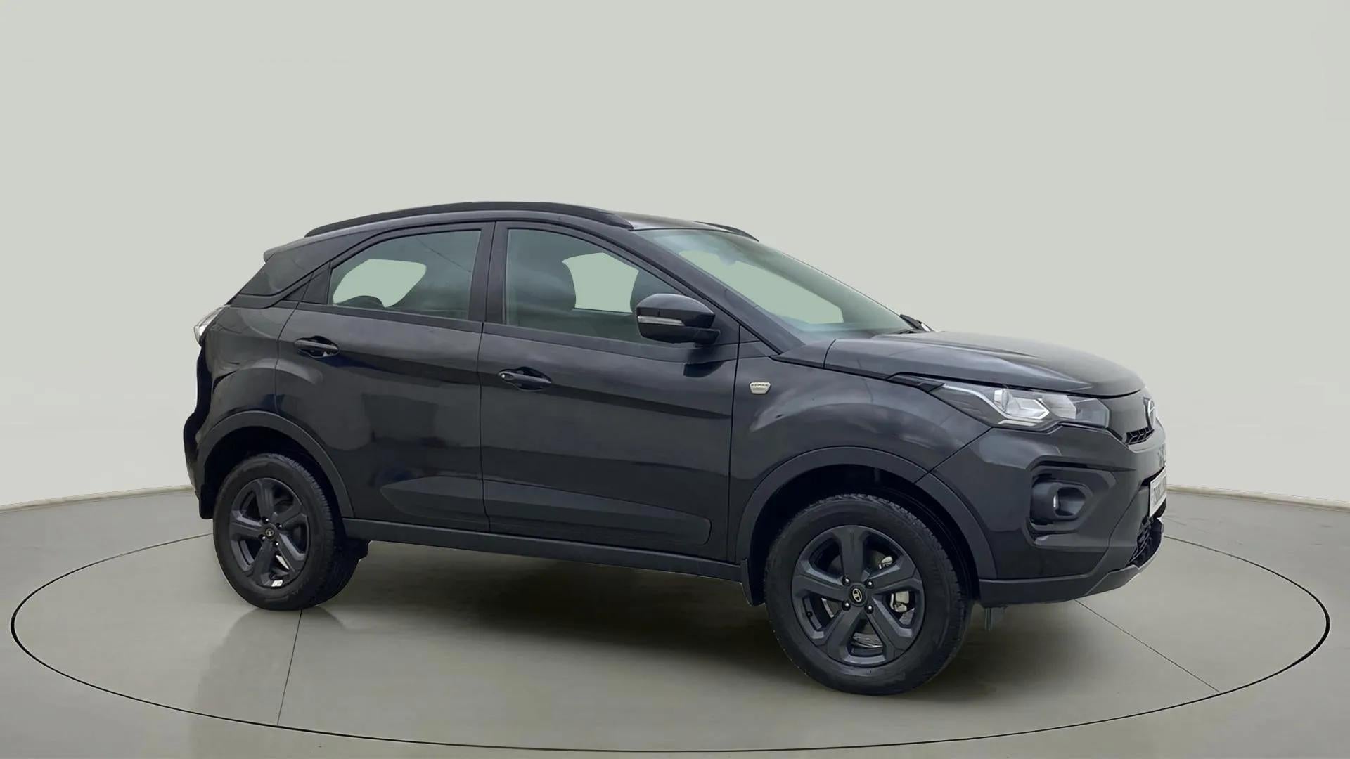 Side view of a Tata Nexon 2017-2023