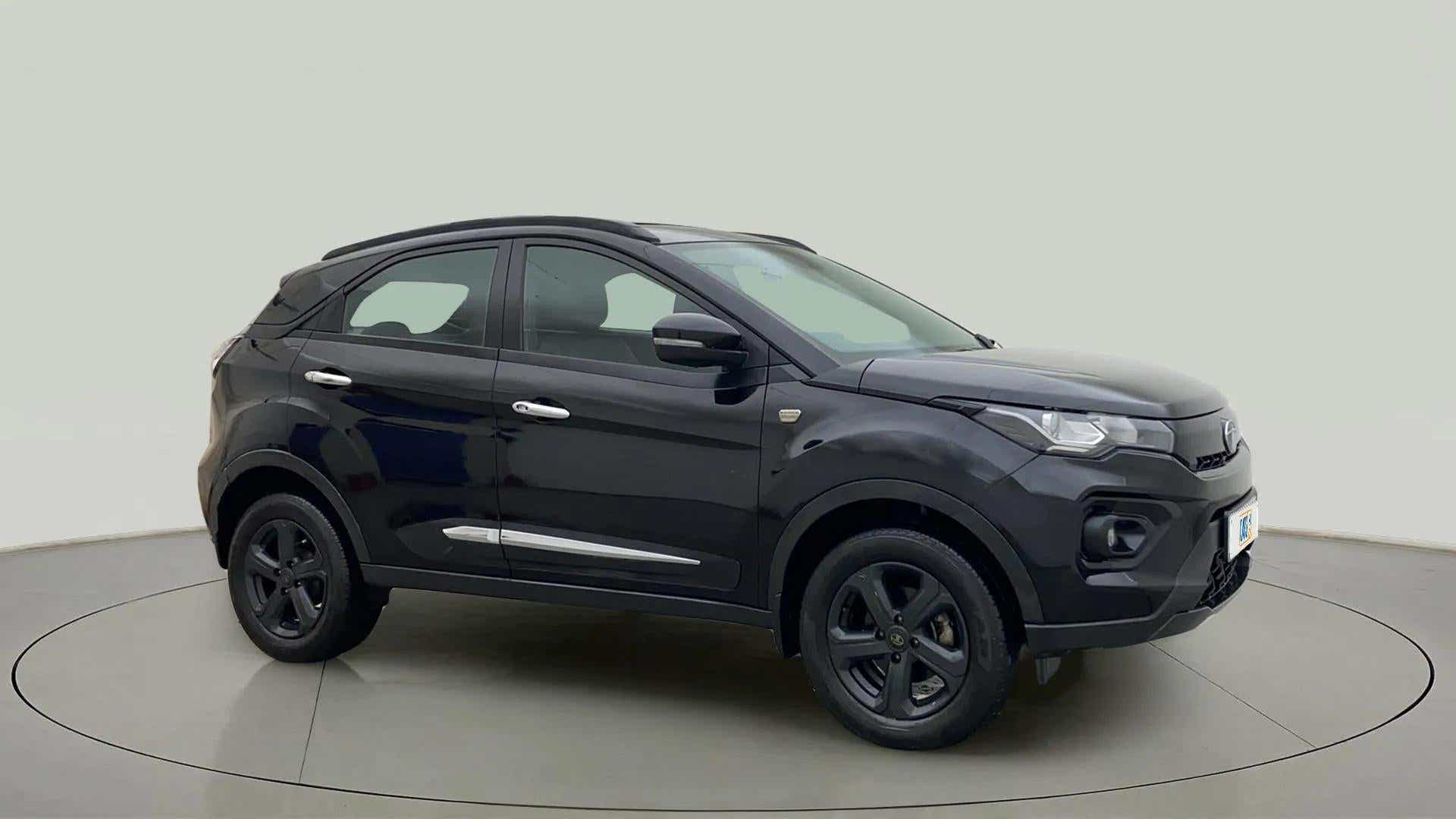 Side view of a Tata Nexon 2017-2023