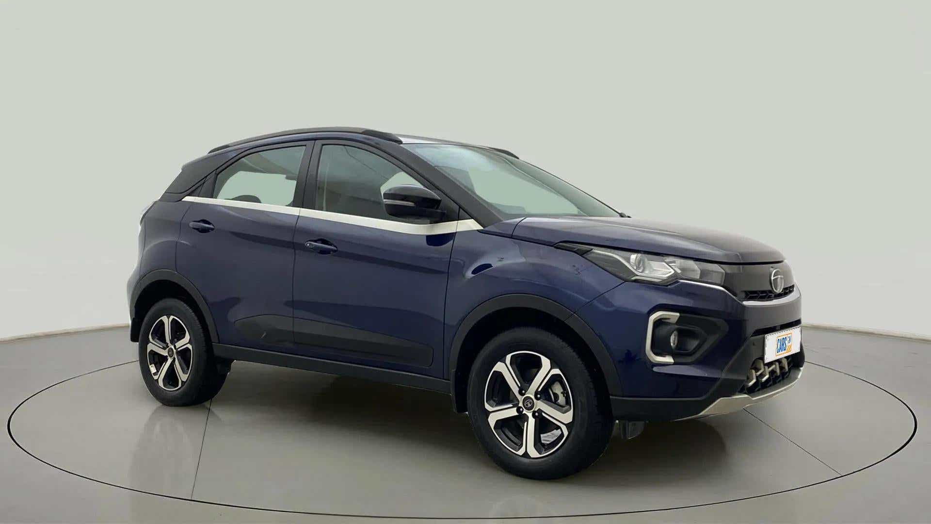 Front three-quarter view of a Tata Nexon 2017-2023