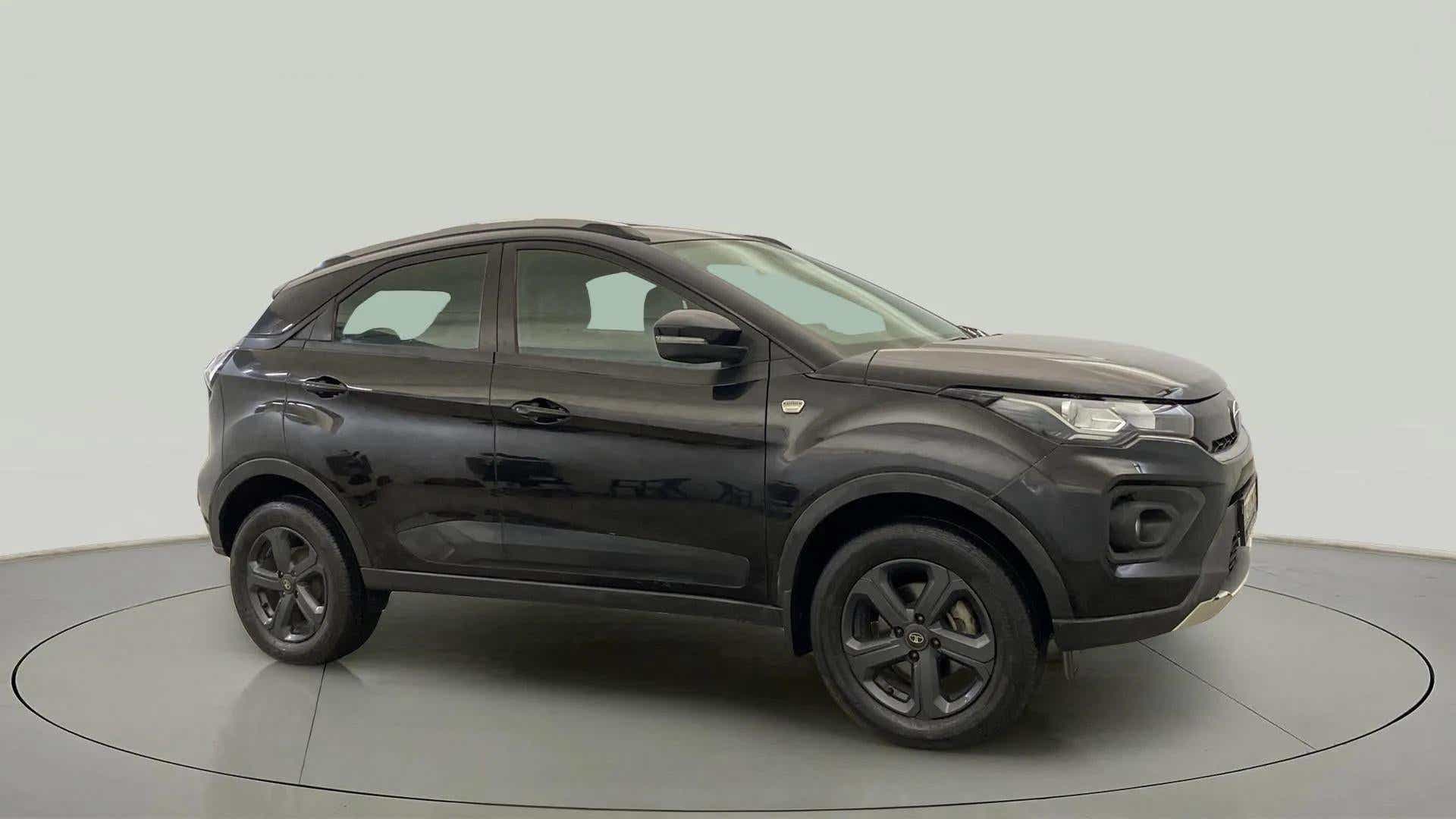 Side view of a Tata Nexon 2017-2023