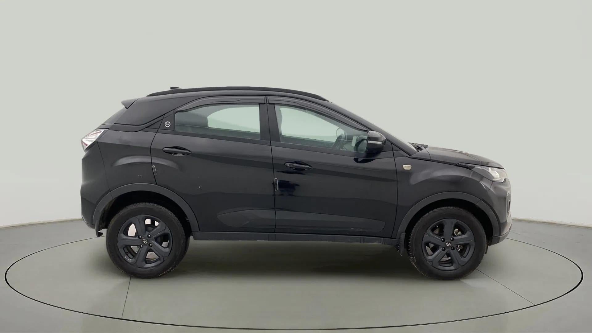 Side view of a Tata Nexon 2017-2023