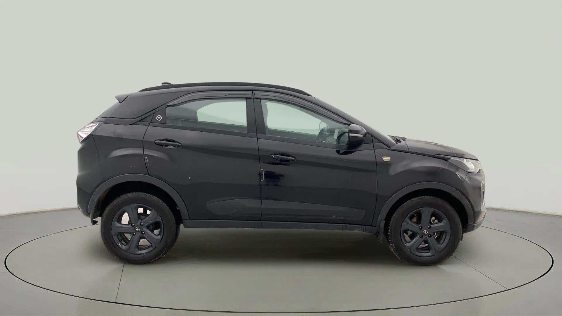 Side view of a Tata Nexon 2017-2023