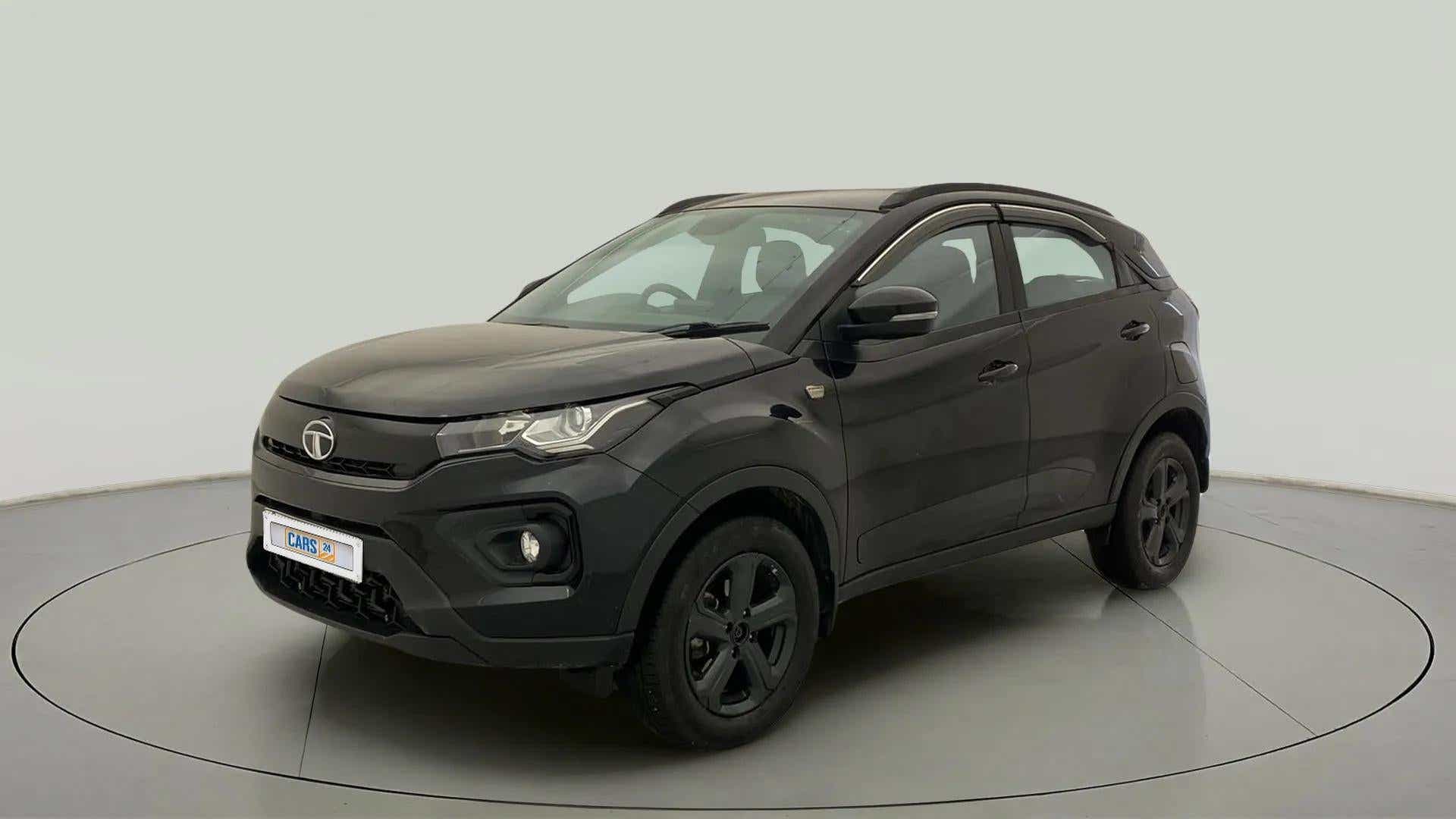 Front three-quarter view of a Tata Nexon 2017-2023
