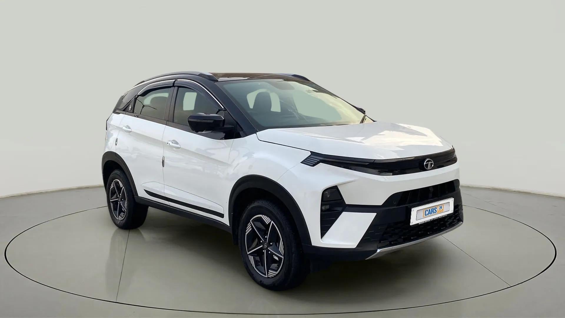 Front three-quarter view of a Tata Nexon 2017-2023