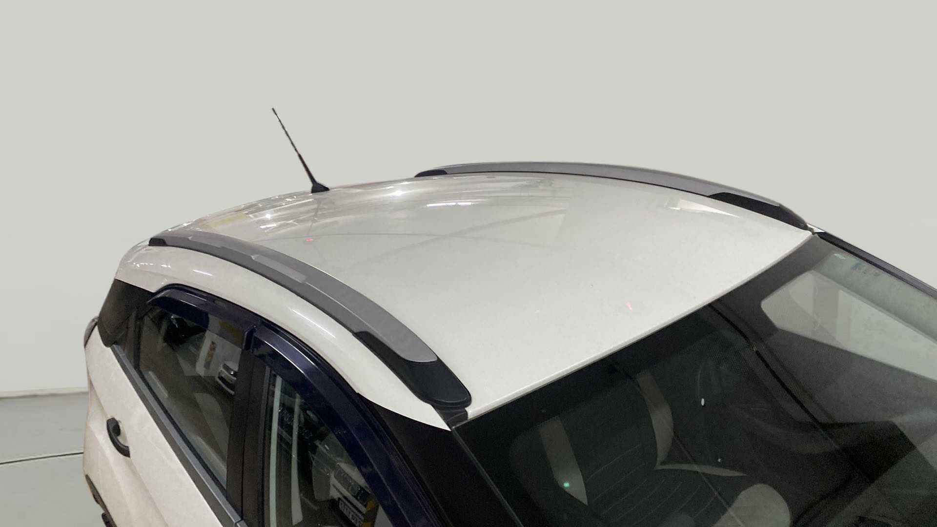 Roof and roof rails of a Tata Nexon 2017-2023