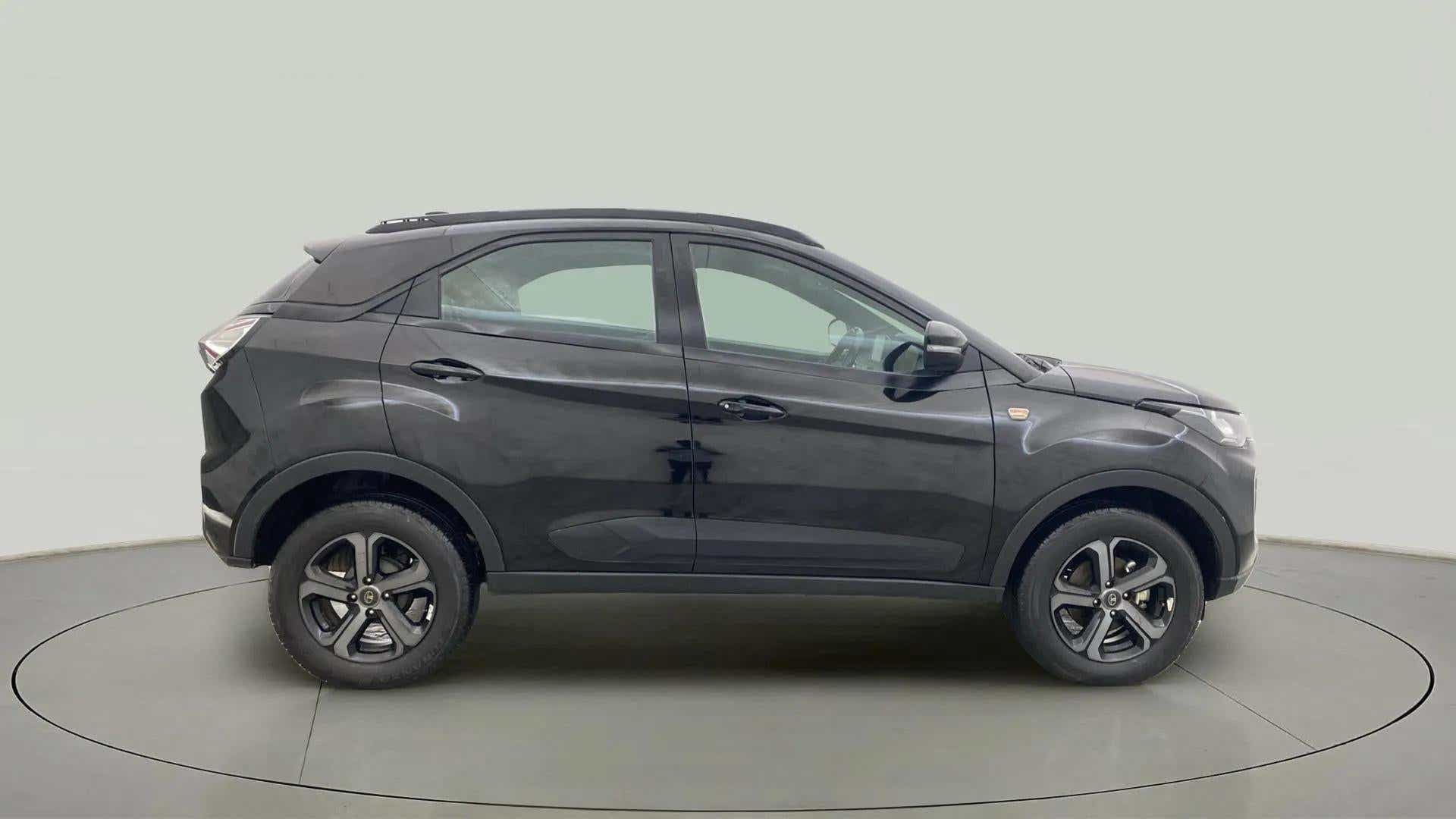 Side view of a Tata Nexon 2017-2023