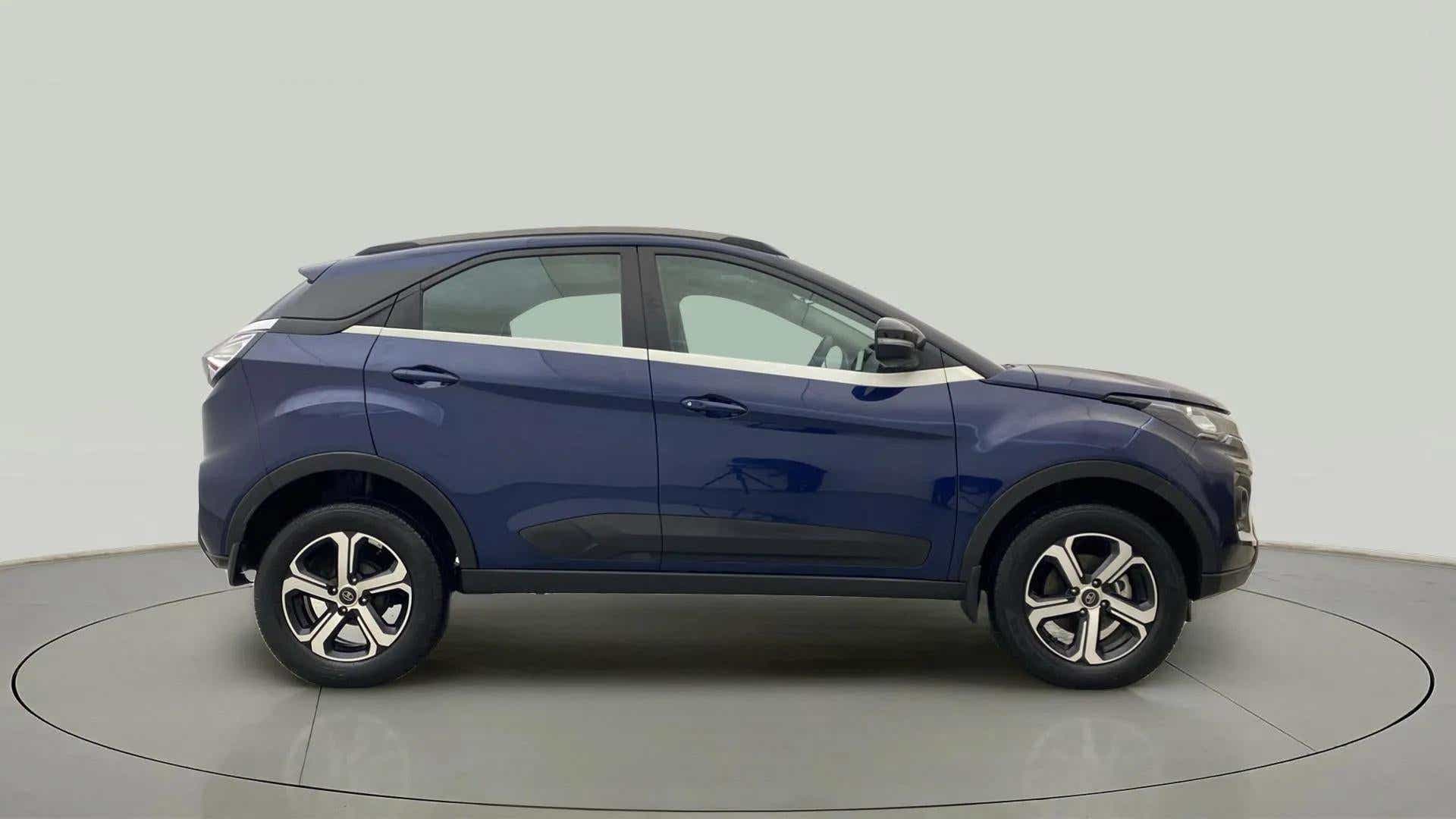 Side view of a Tata Nexon 2017-2023