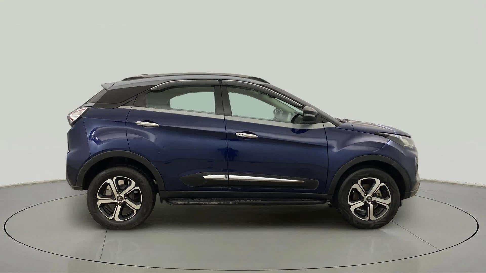 Side view of a Tata Nexon 2017-2023