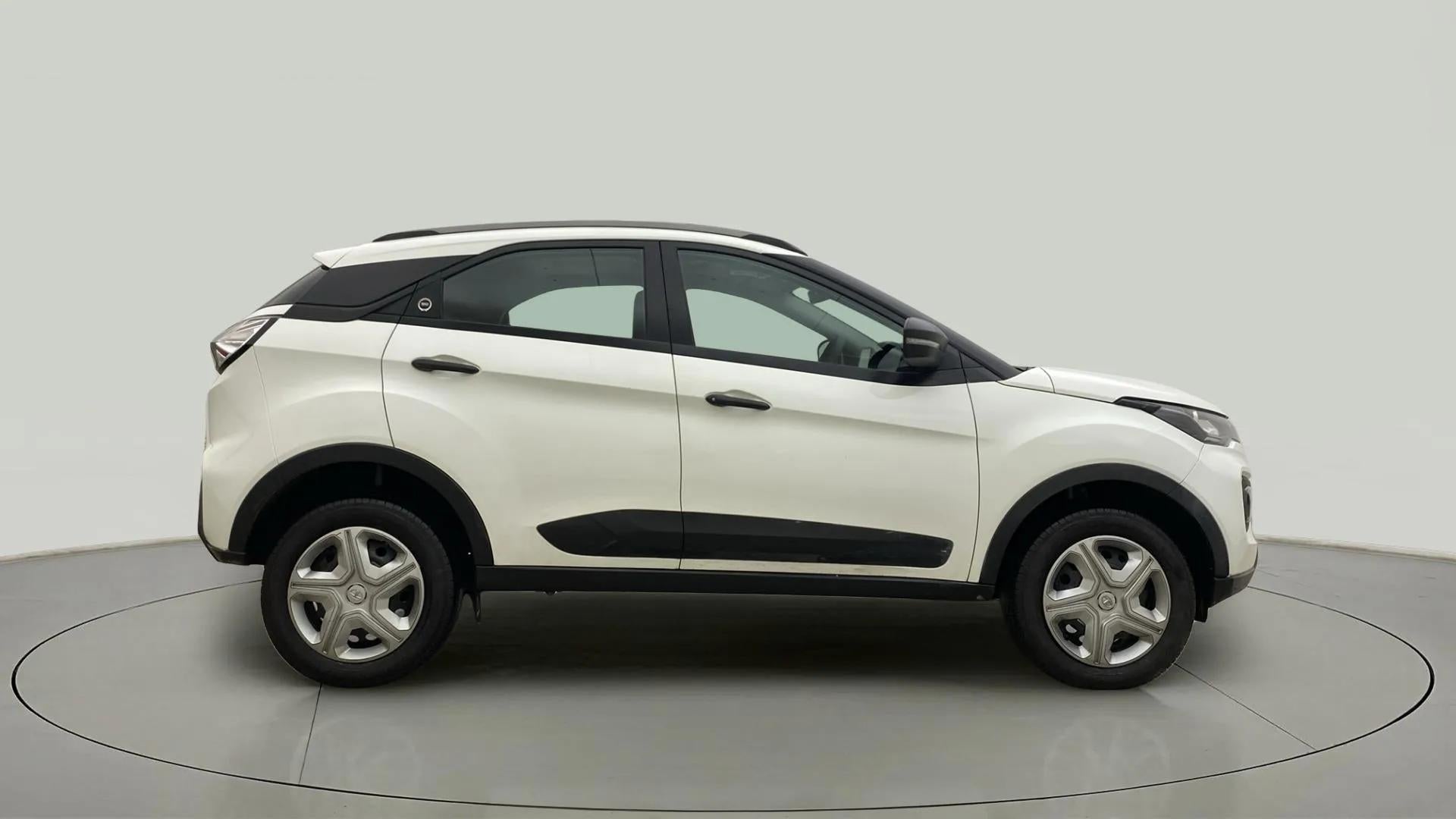 Side view of a Tata Nexon 2017-2023