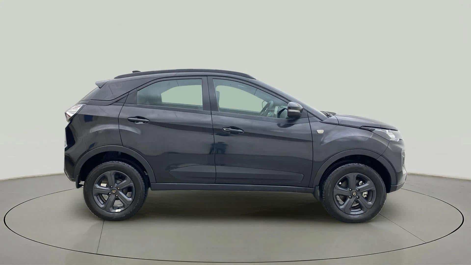 Side view of a Tata Nexon 2017-2023
