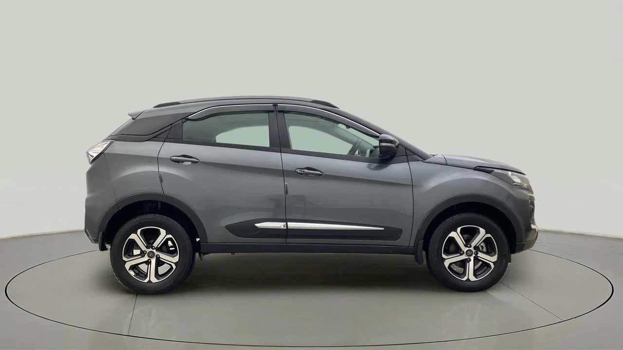 Side view of a Tata Nexon 2017-2023