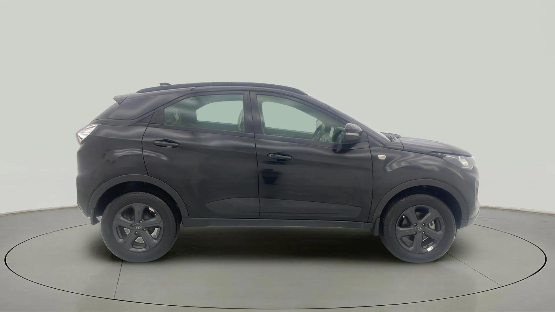 Side view of a Tata Nexon 2017-2023