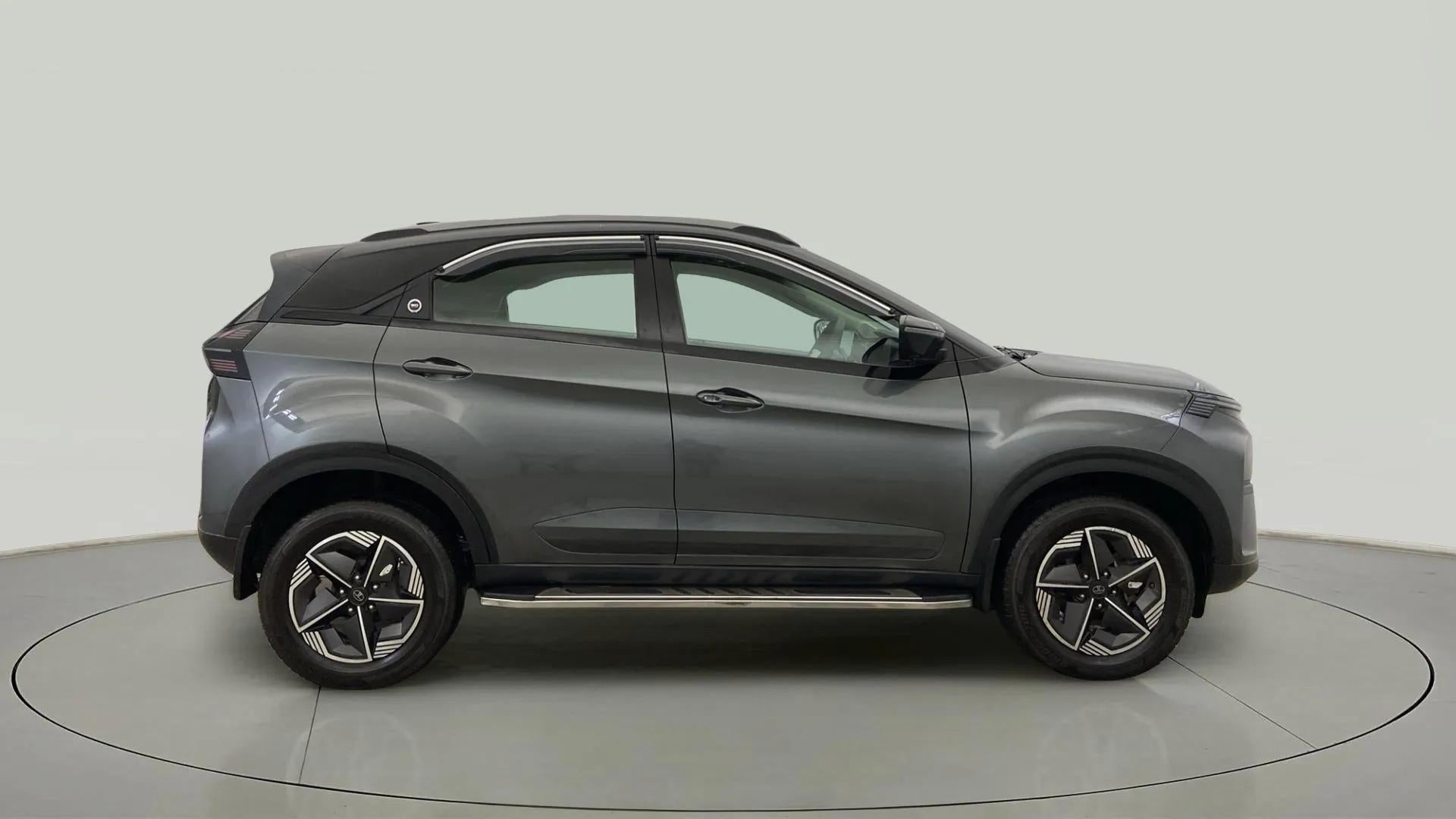 Side view of a Tata Nexon 2017-2023