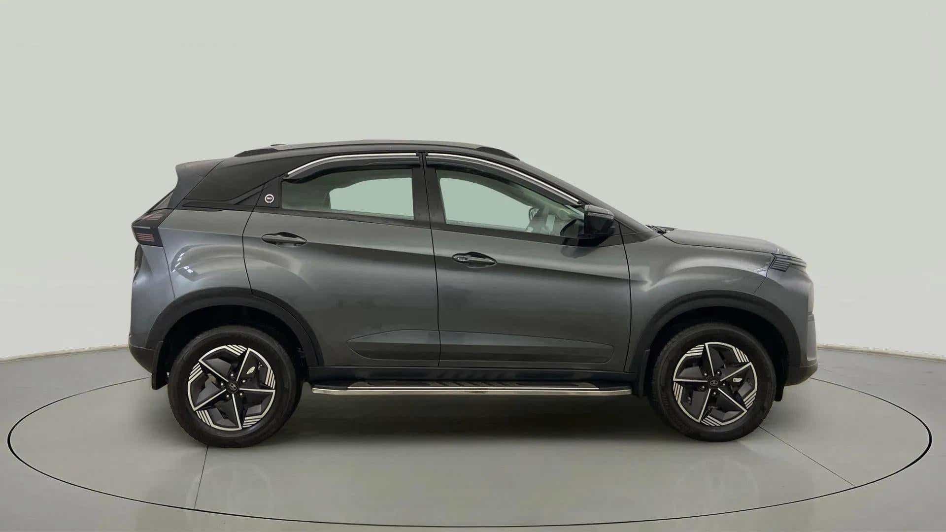 Side view of a Tata Nexon 2017-2023