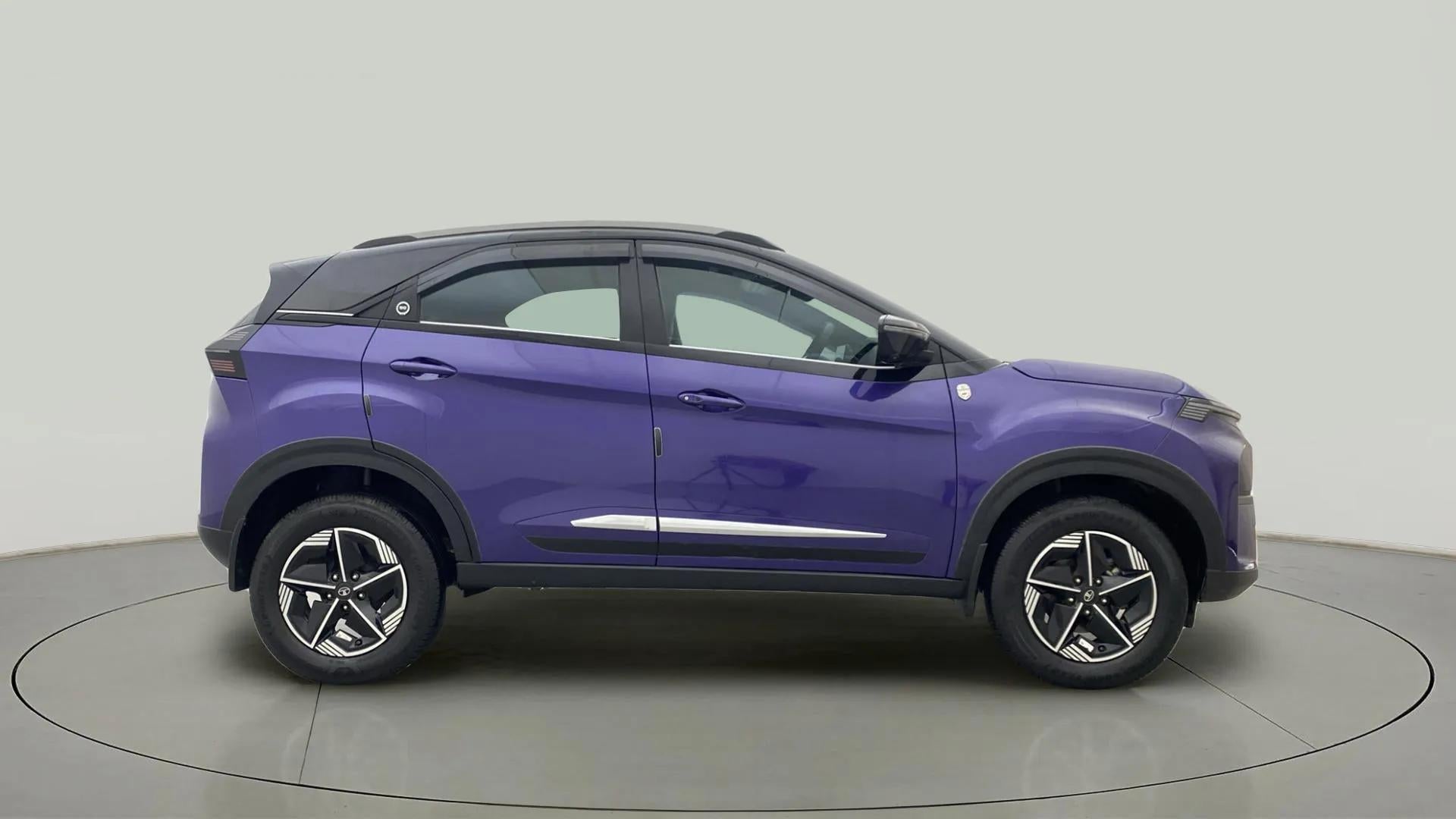 Side view of a Tata Nexon 2017-2023