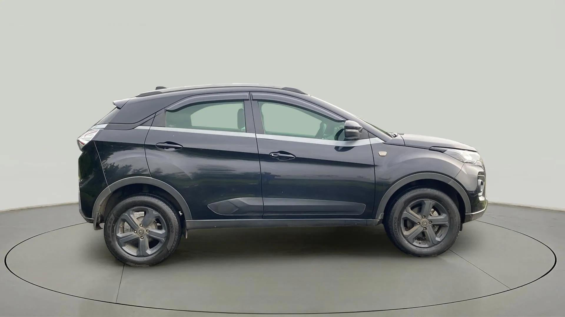 Side view of a Tata Nexon 2017-2023