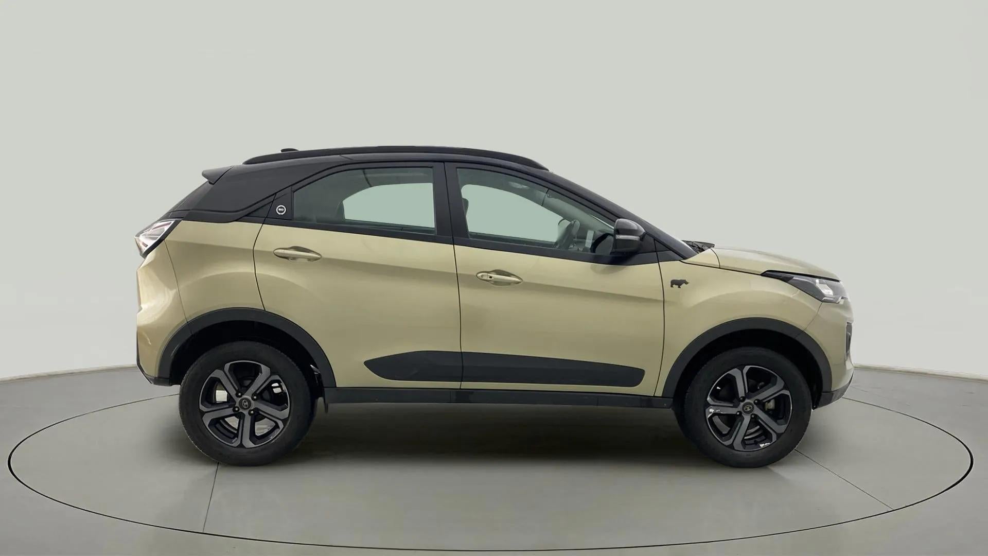 Side view of a Tata Nexon 2017-2023