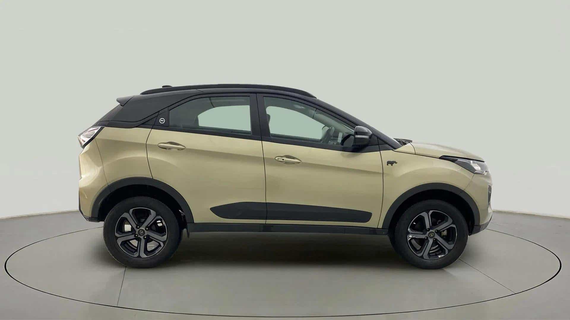 Side view of a Tata Nexon 2017-2023