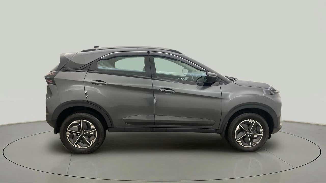 Side view of a Daytona Grey Tata Nexon