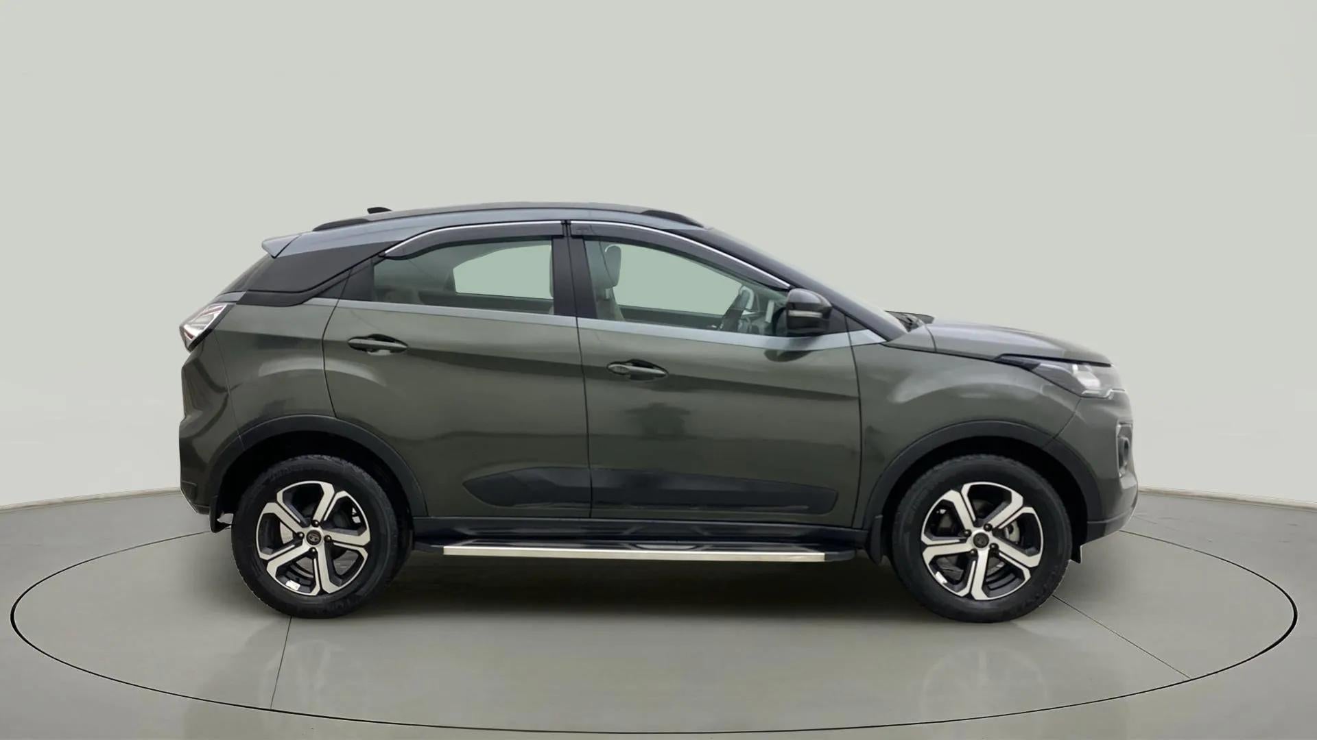 Side view of a Tata Nexon 2017-2023