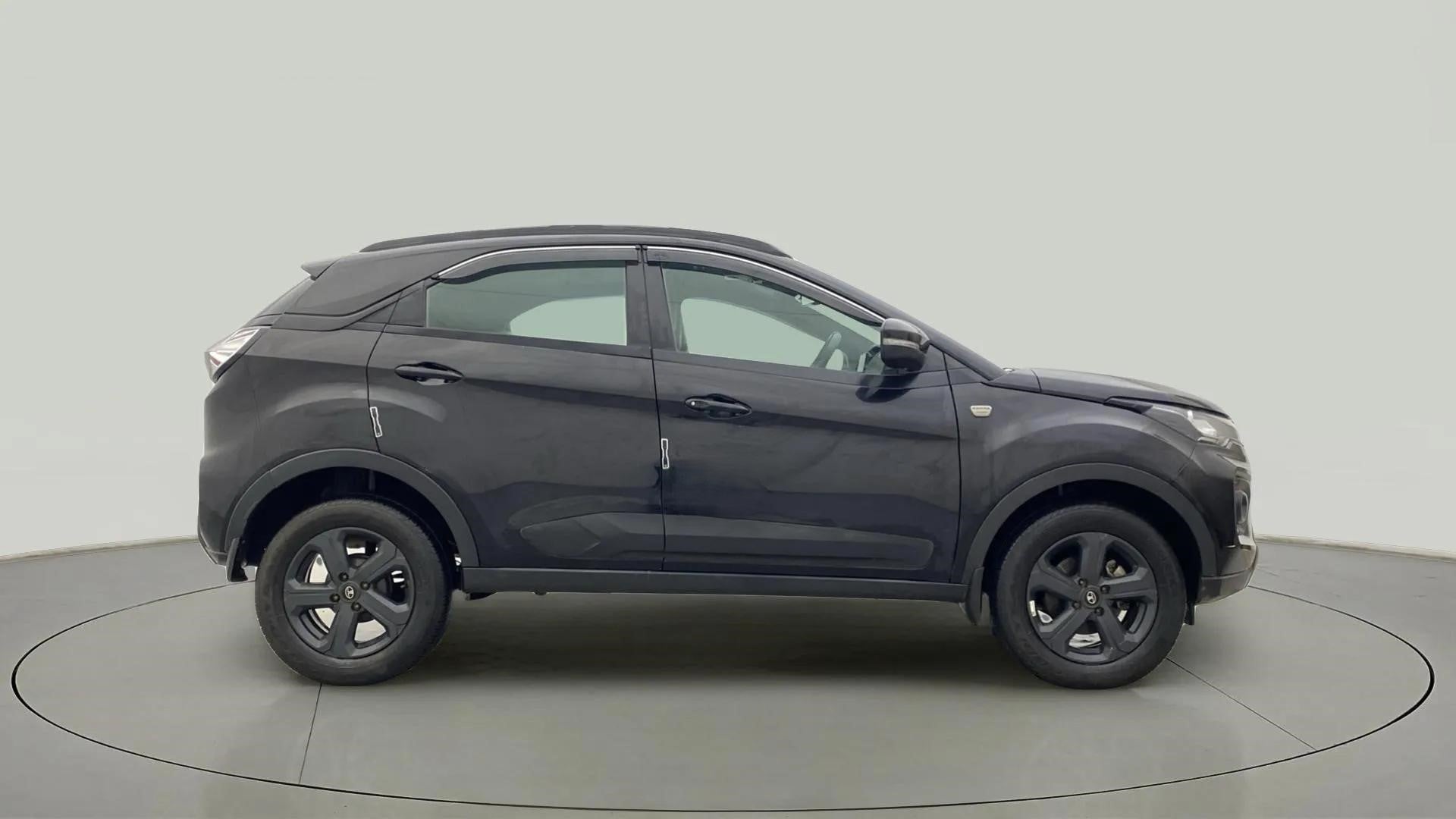 Side view of a Tata Nexon 2017-2023
