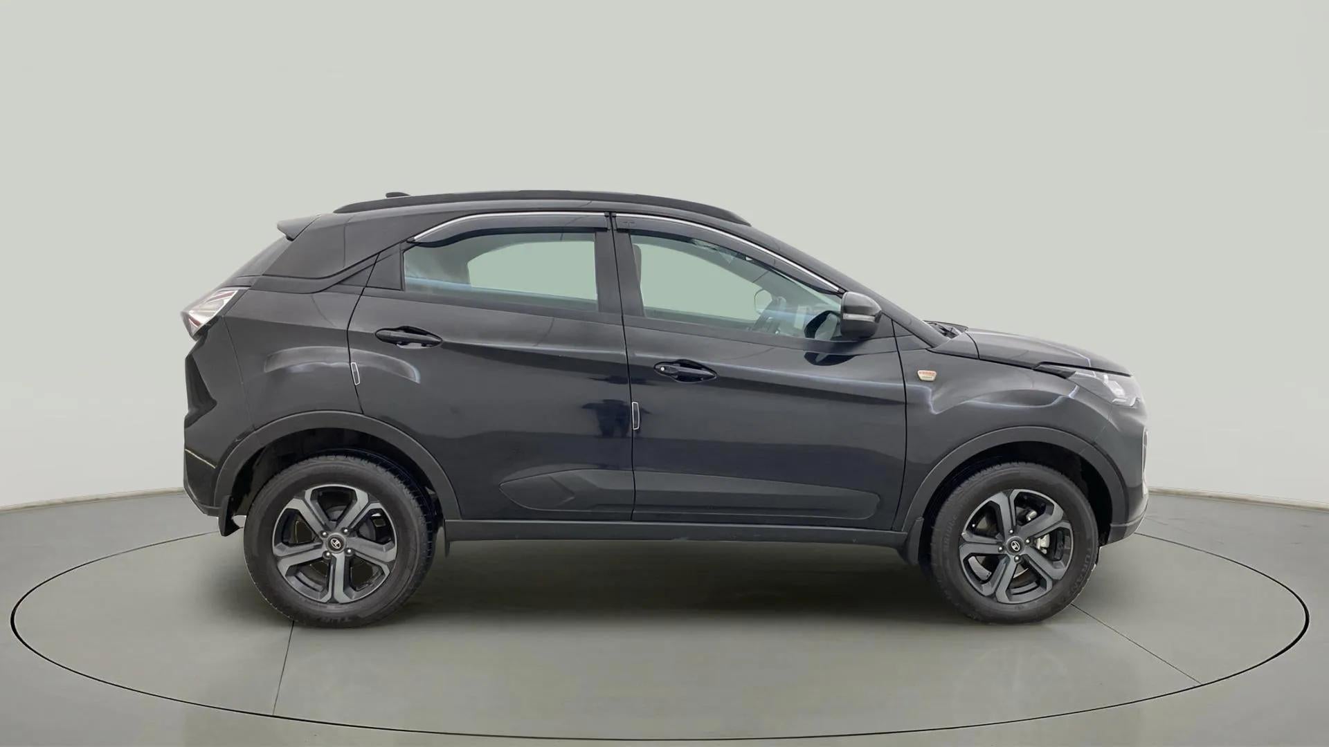 Side view of a Tata Nexon 2017-2023