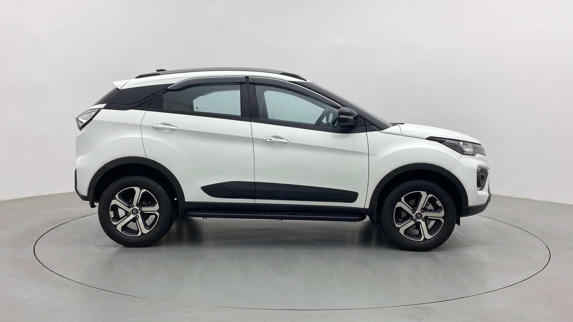 Side view of a Tata Nexon 2017-2023