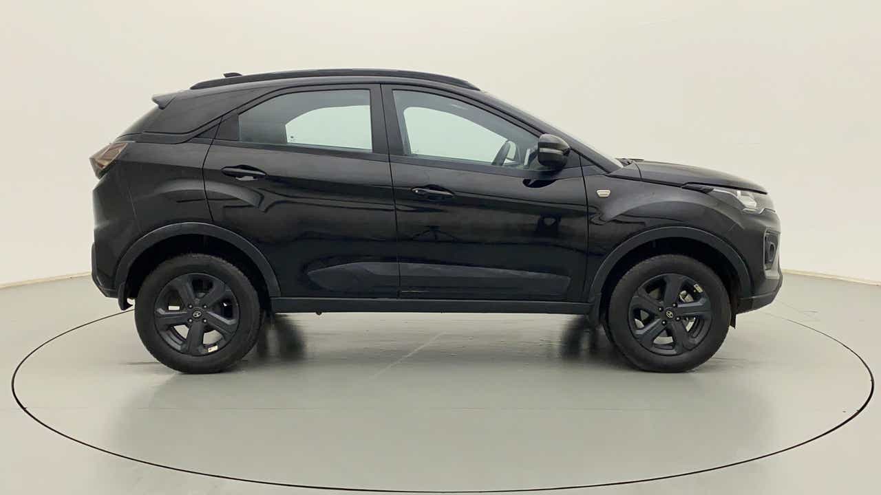 Side view of a Tata Nexon 2017-2023