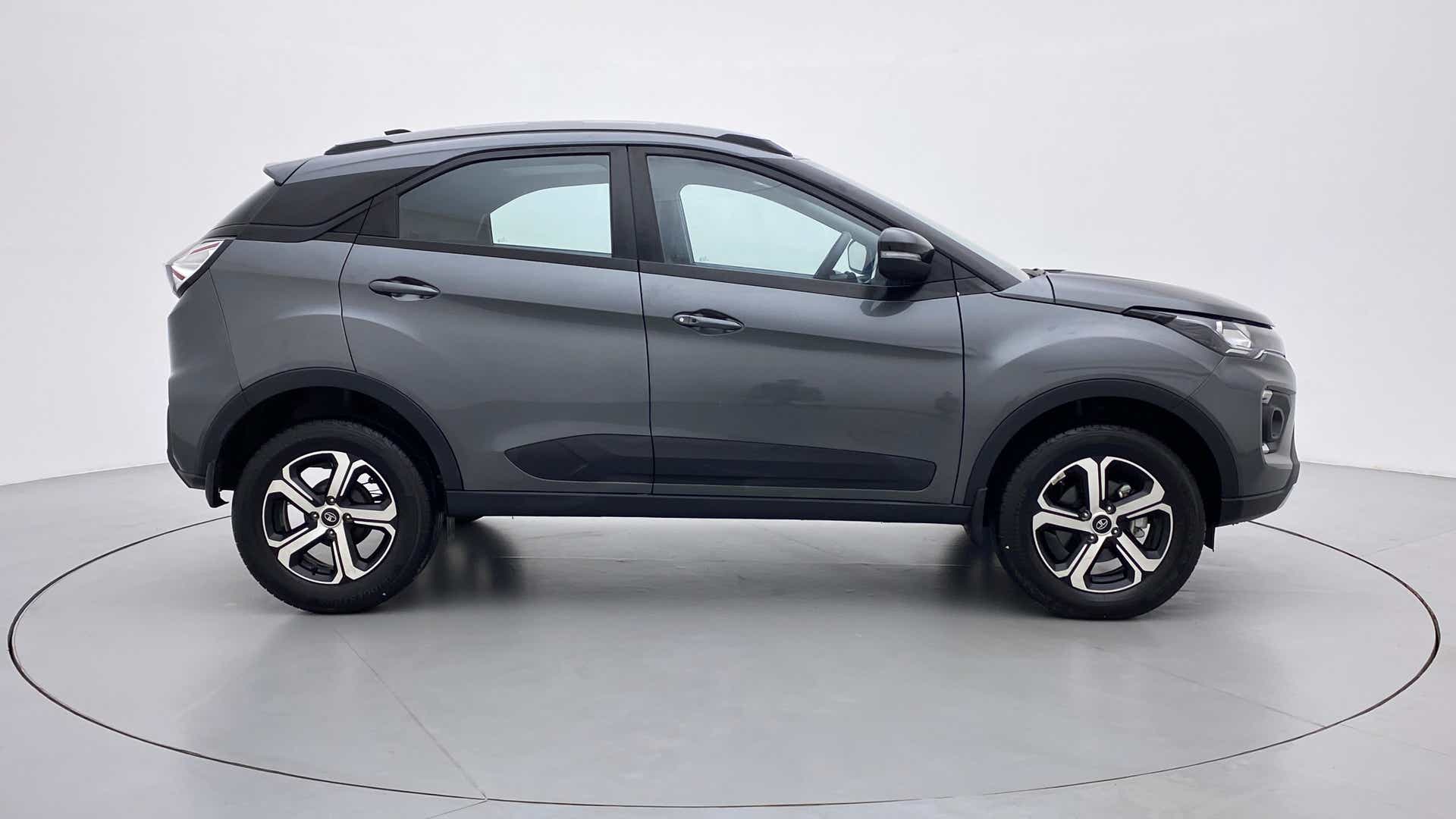 Side profile of a Tata Nexon 2017-2023
