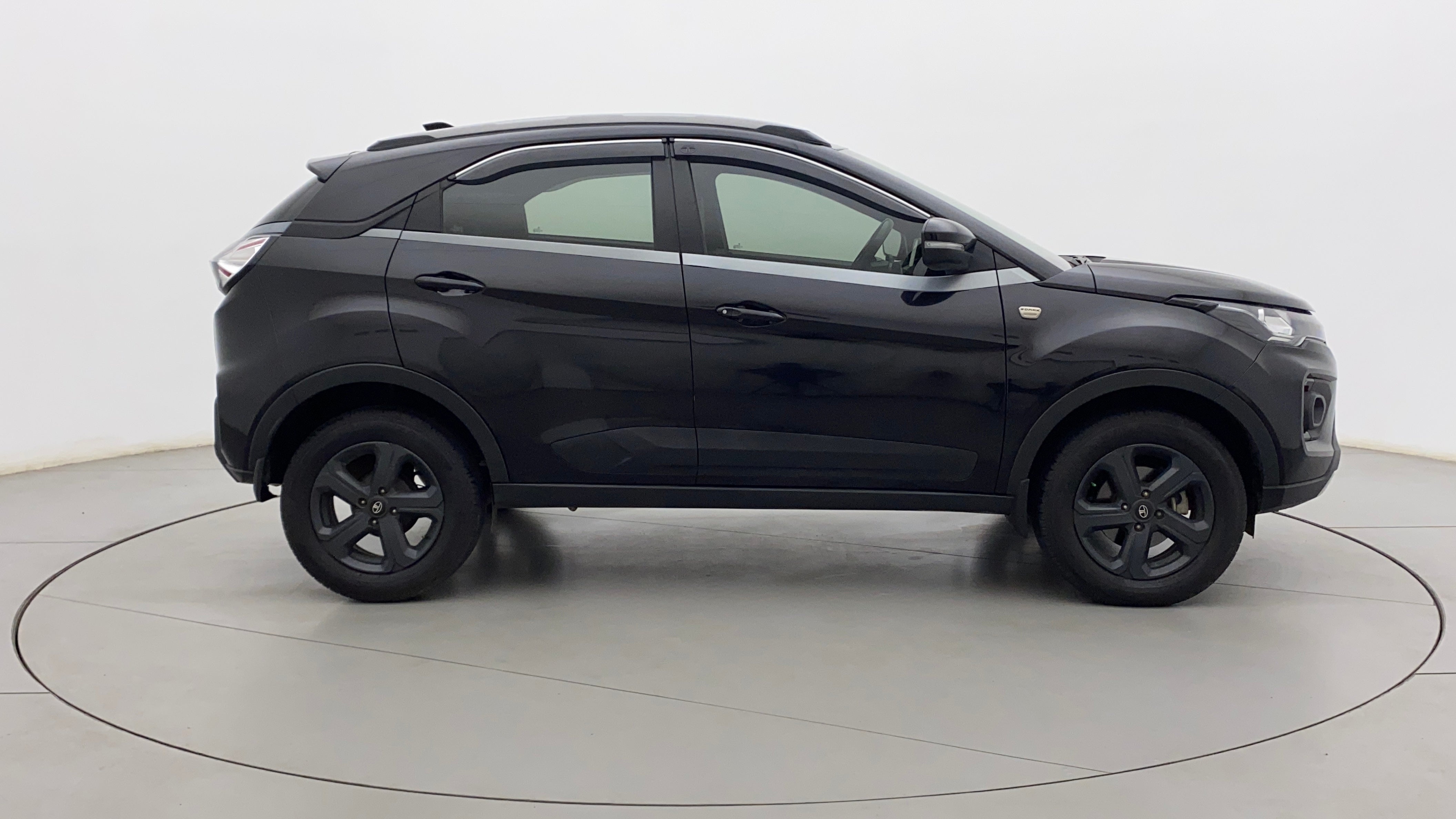 Side view of a Tata Nexon 2017-2023