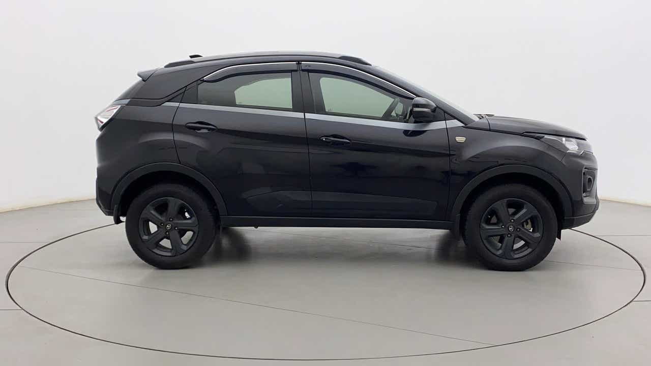 Side view of a Tata Nexon 2017-2023