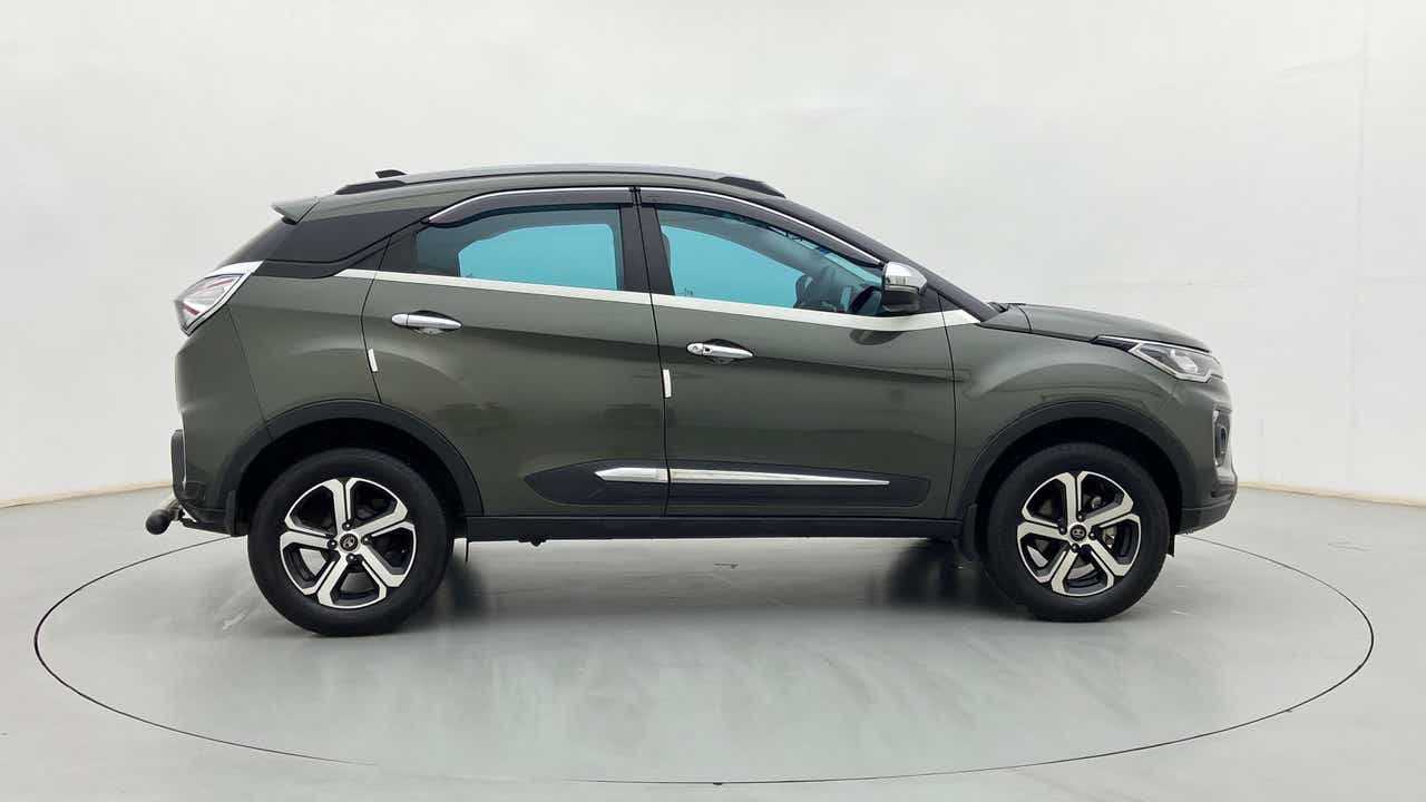Side view of a Tata Nexon 2017-2023