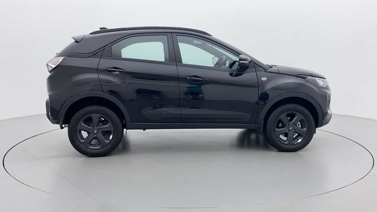 Side view of a Tata Nexon 2017-2023