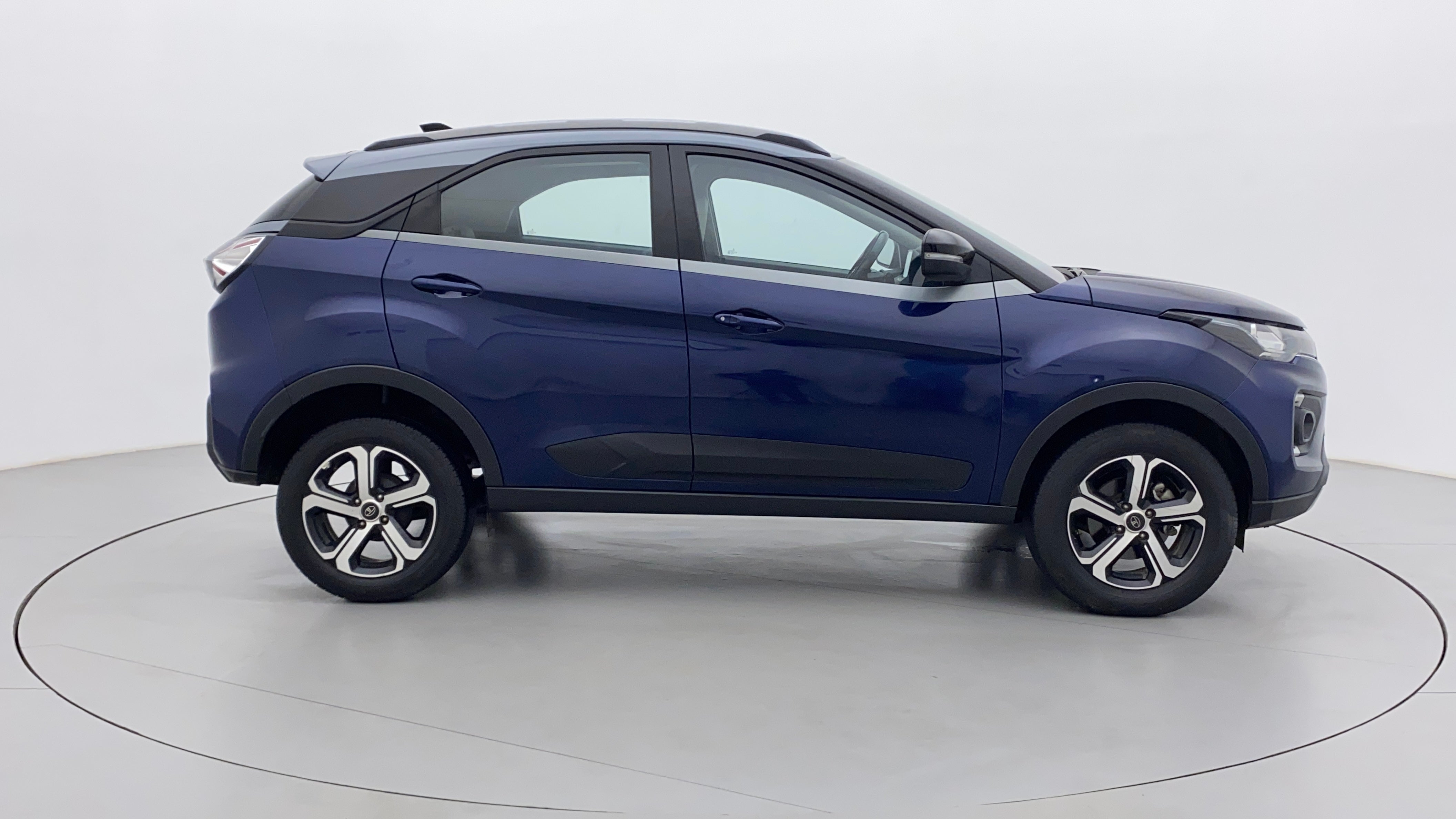 Side view of a Tata Nexon 2017-2023