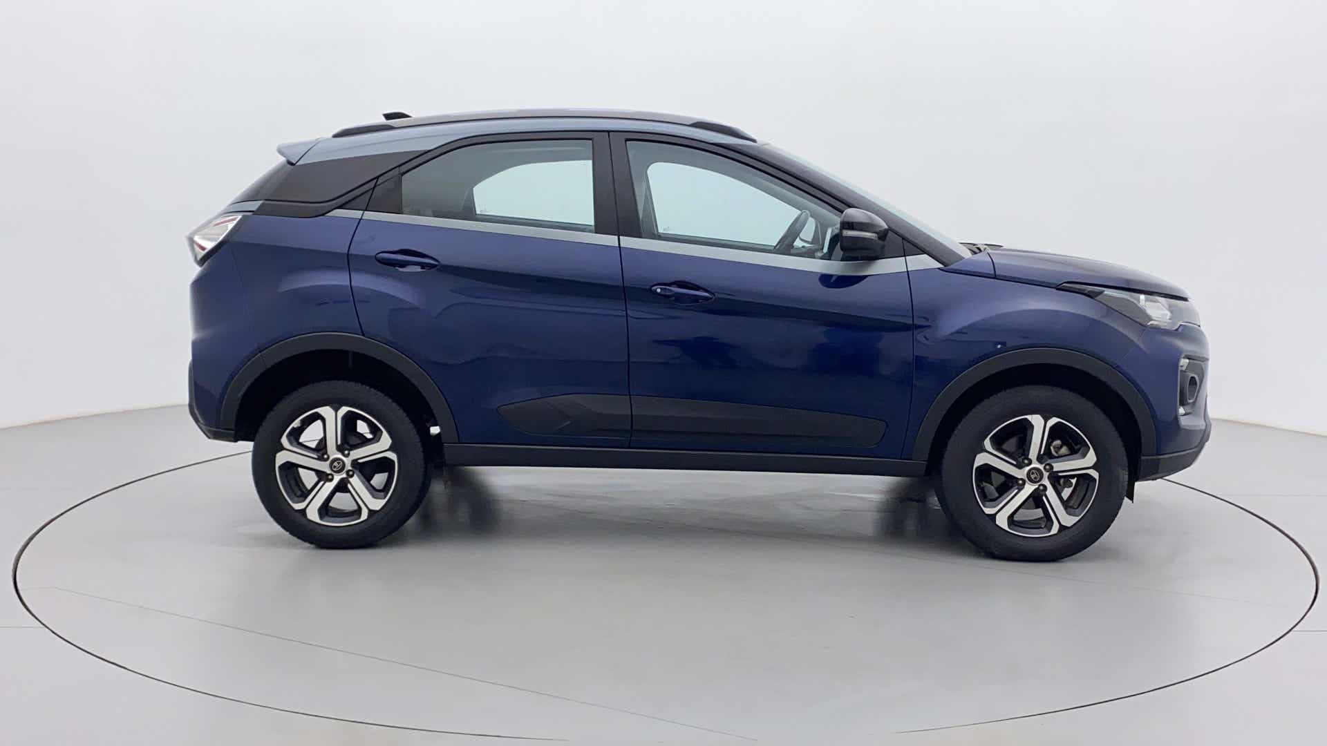 Side view of a Tata Nexon 2017-2023