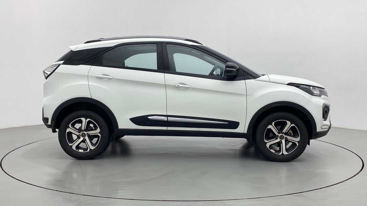 Side view of a Tata Nexon 2017-2023