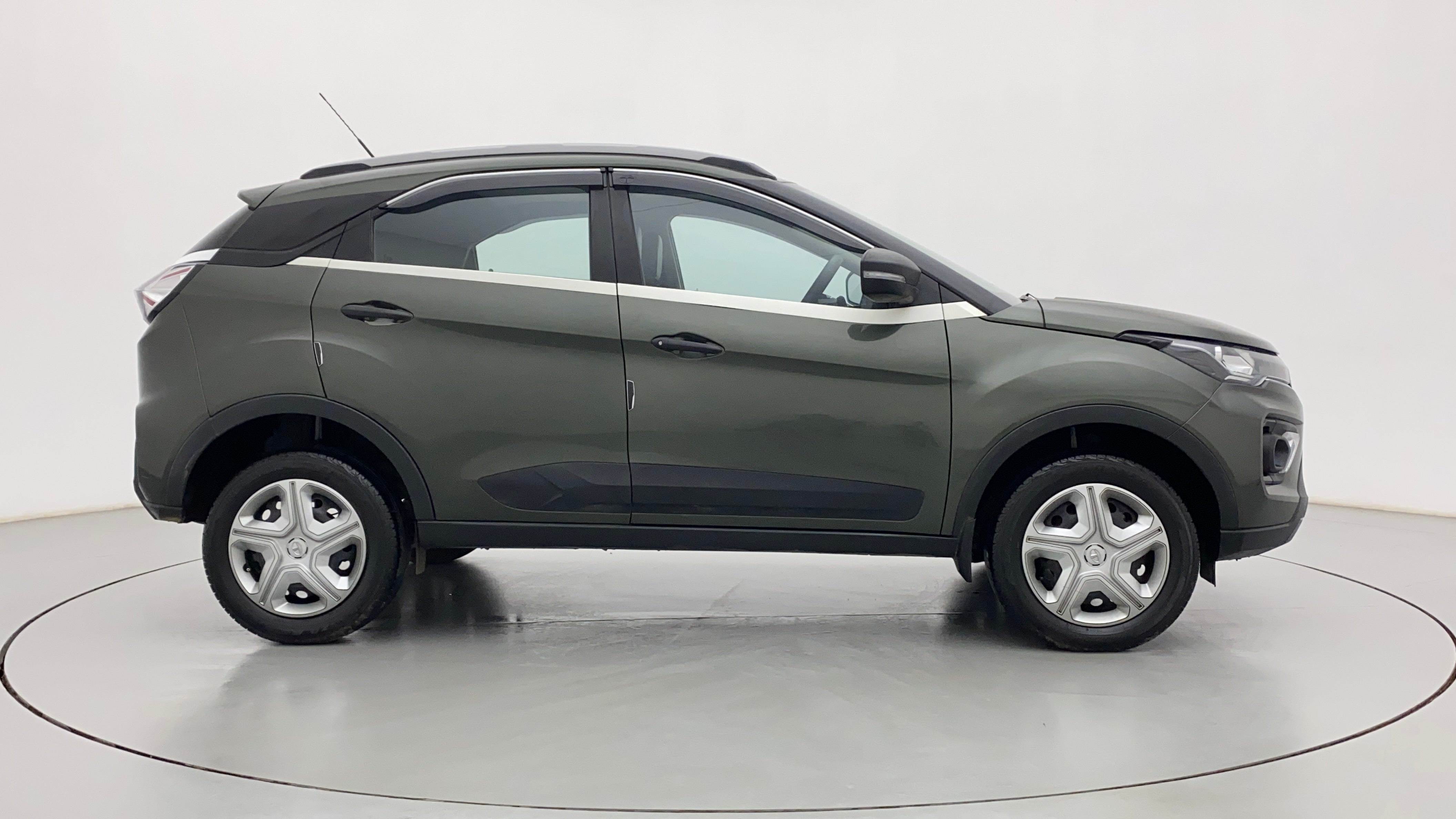 Side view of a Tata Nexon 2017-2023
