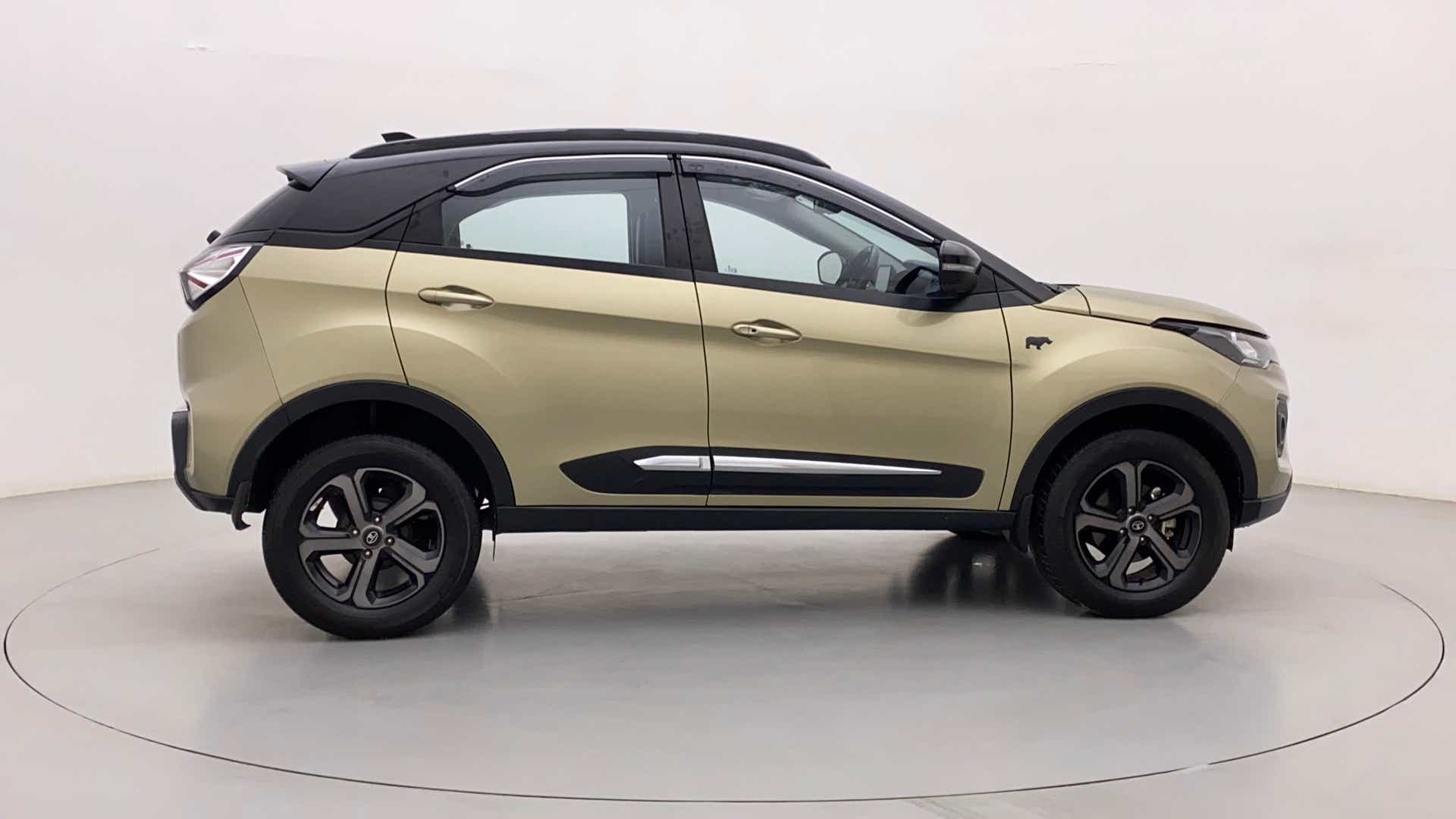 Side view of a Tata Nexon 2017-2023
