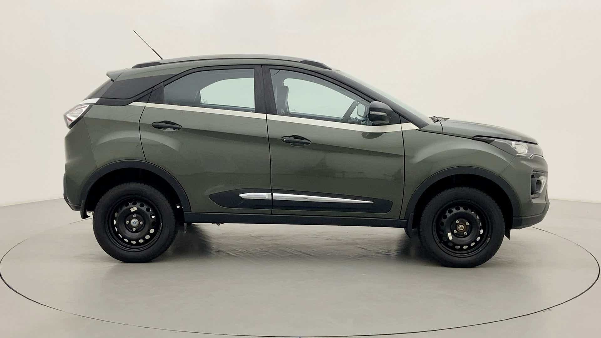 Side view of a Tata Nexon 2017-2023