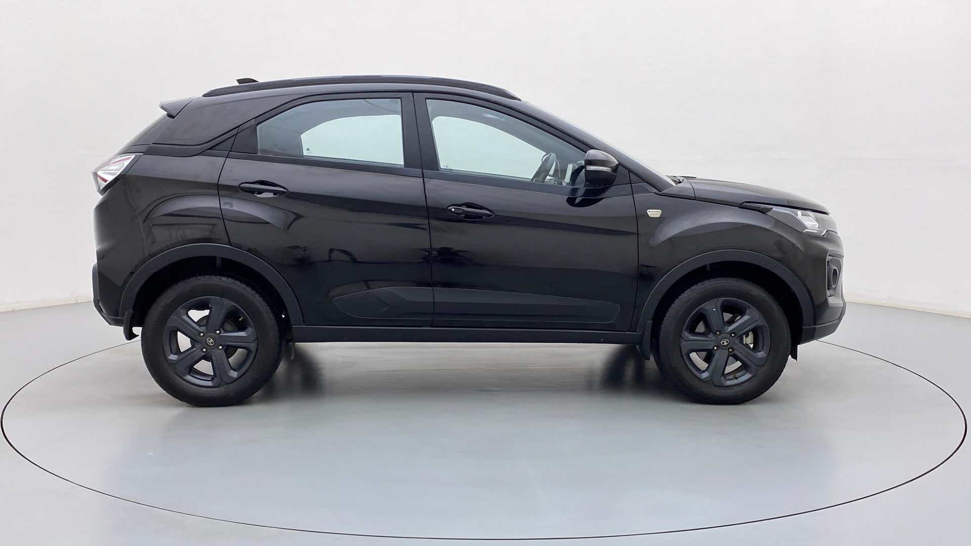 Side view of a Tata Nexon 2017-2023