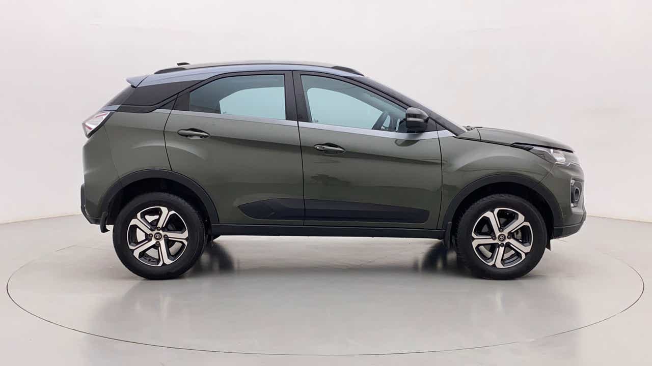 Side view of a Tata Nexon 2017-2023